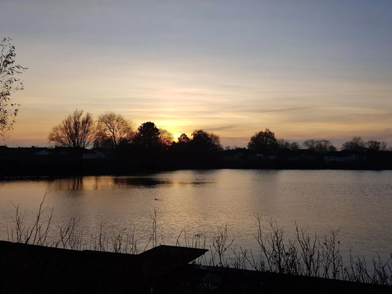 Freistehendes Ferienhaus in 2.Reihe am See-Drinnen