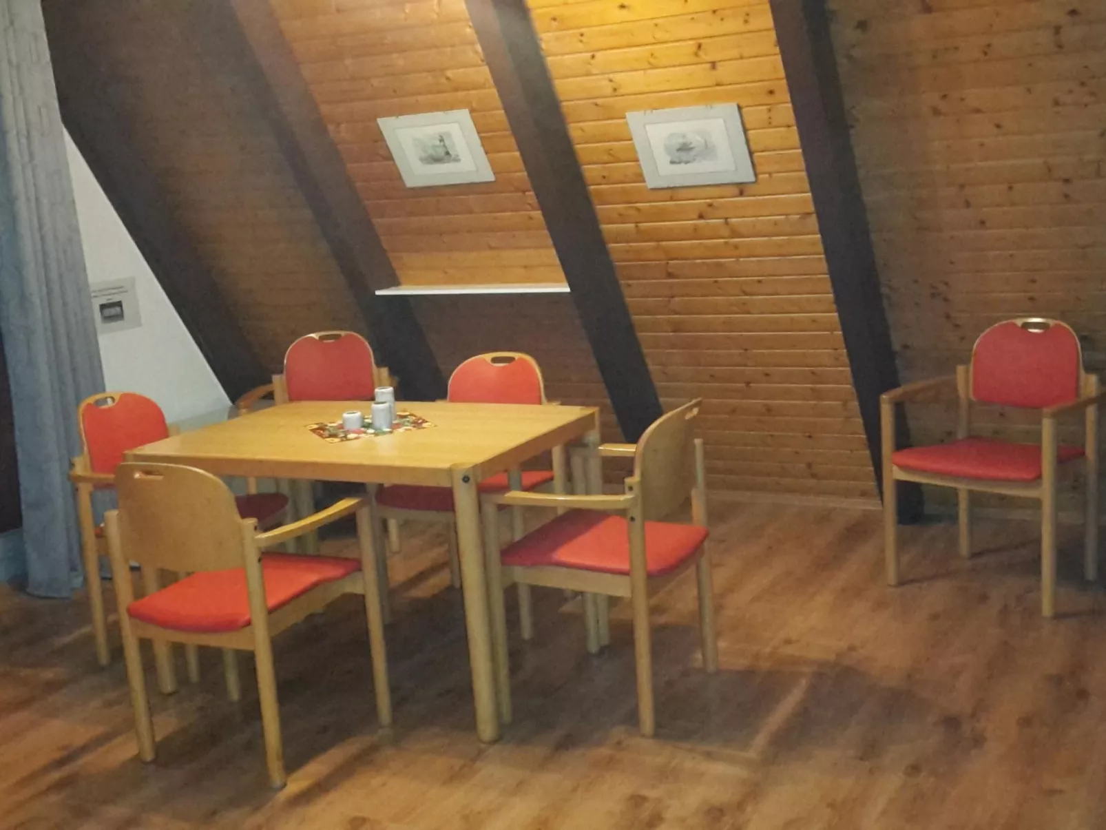 Unmittelbar hinter dem Deich gelegenes Nurdachhaus-Inside