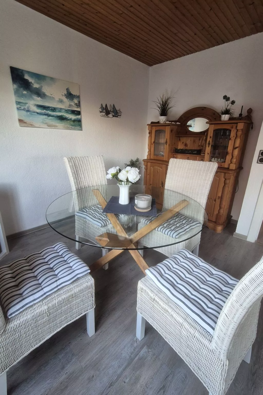 Mit Wintergarten und Garten am Deich-Drinnen