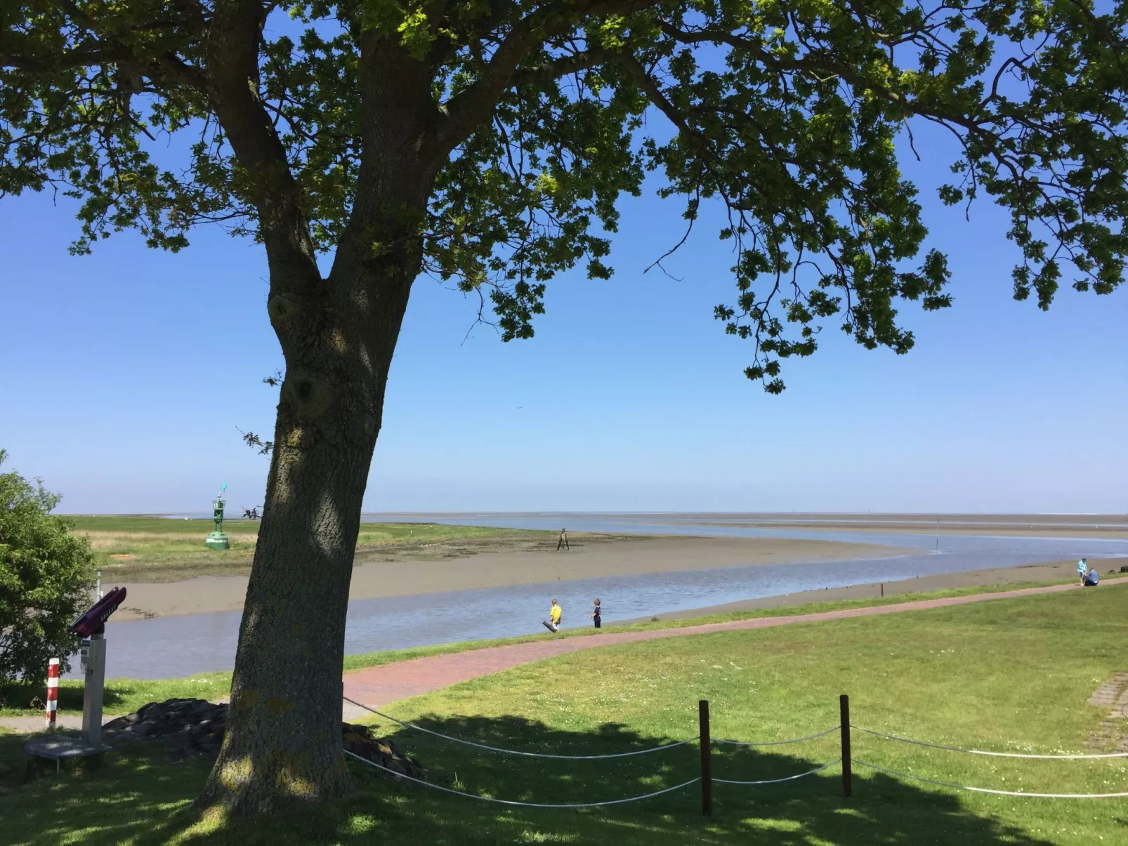 Nettes Ferienhaus in Fedderwardersiel-Draußen