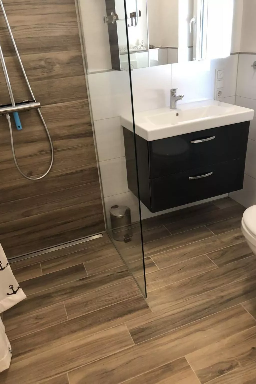 E21 Freistehendes Haus mit Garten und Deichblick-Drinnen