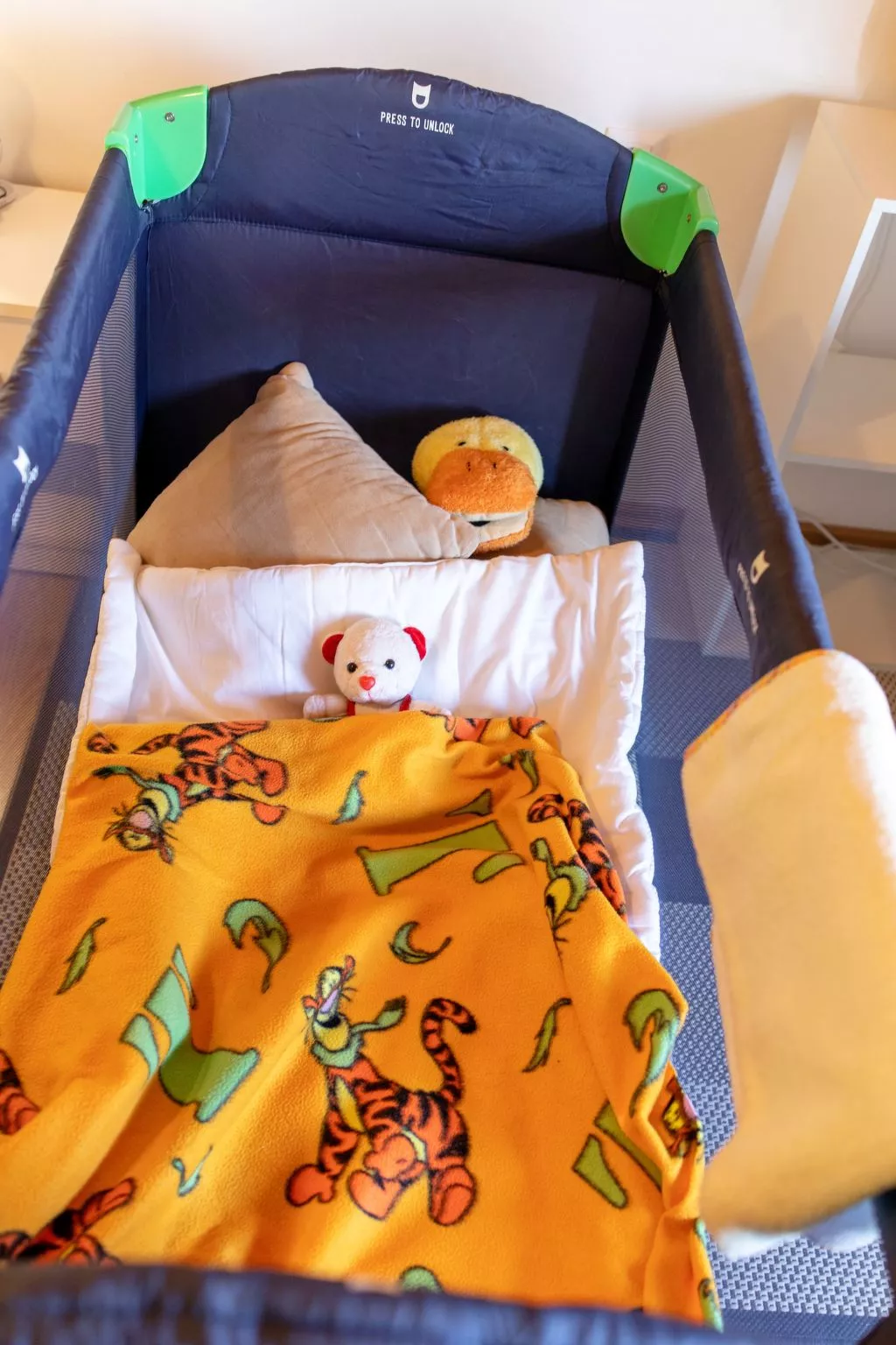 "Schmetterlingsplatz"-Drinnen