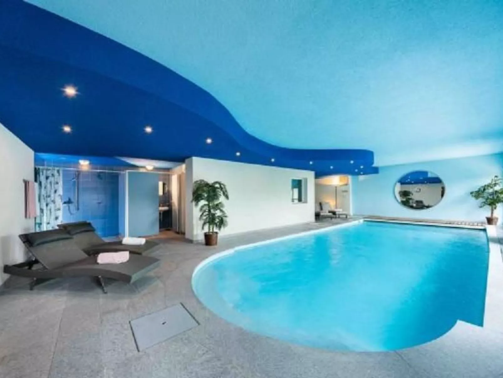 Für 14 Personen ca. 500 qm-Drinnen