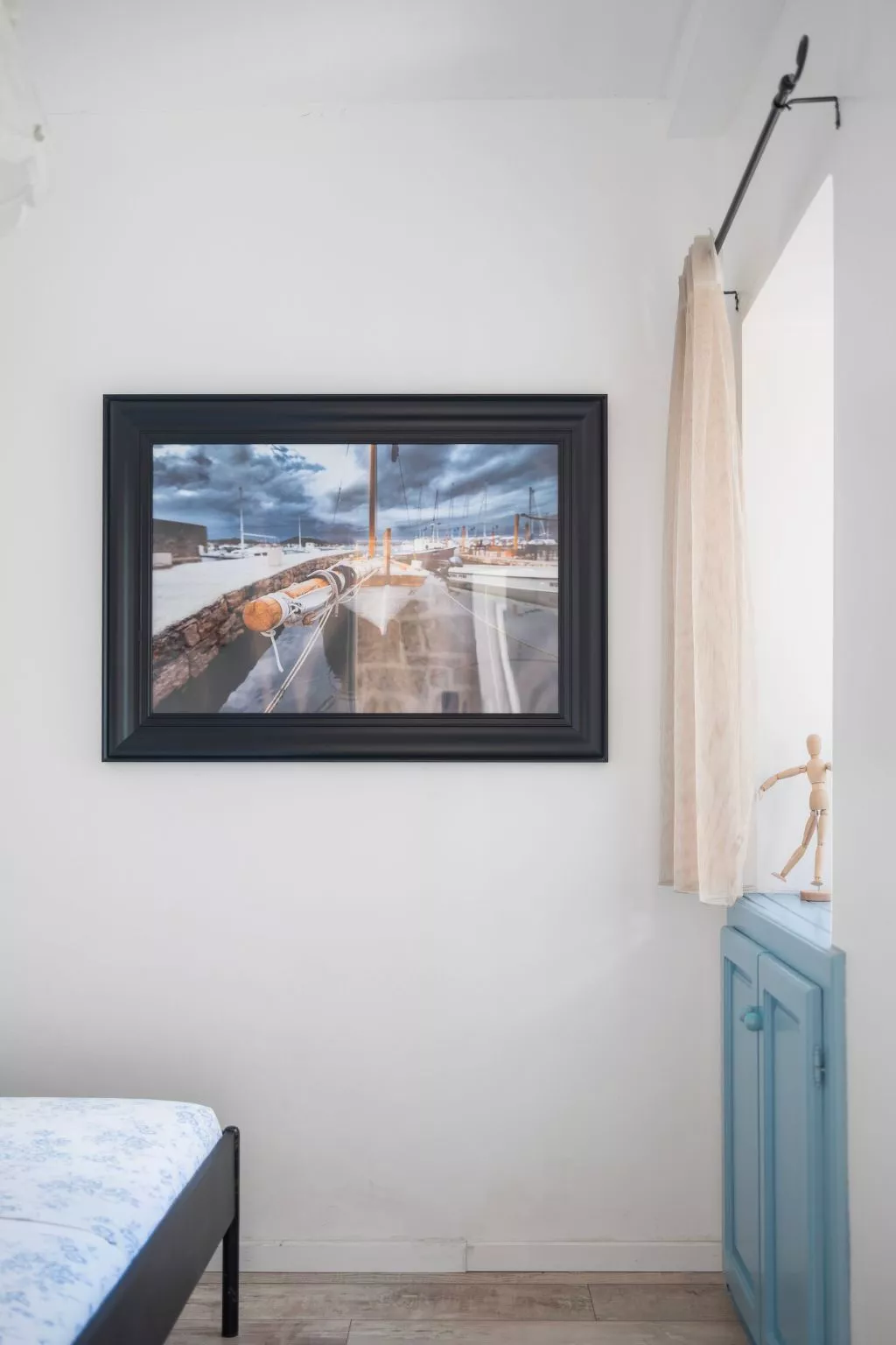 "Hanna" mit Blick auf das Wasser-Inside