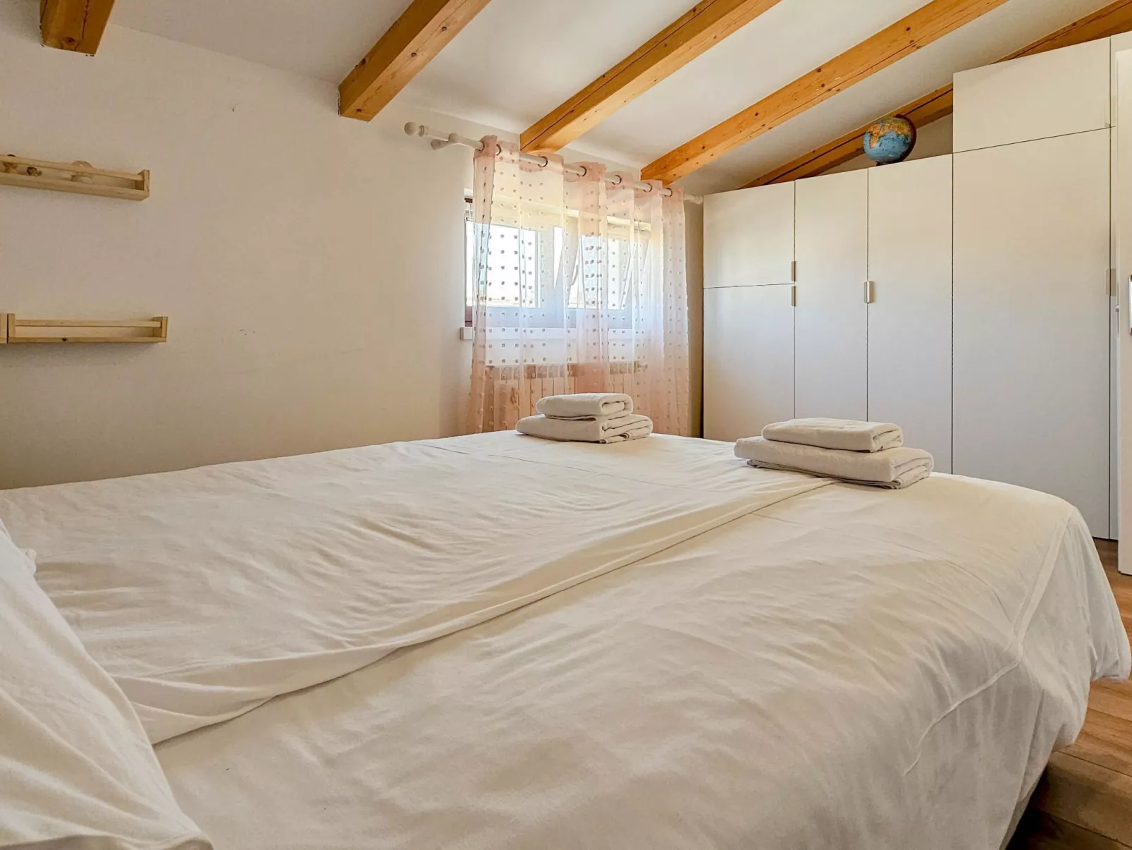 "Lara A4" mit Balkon-Inside