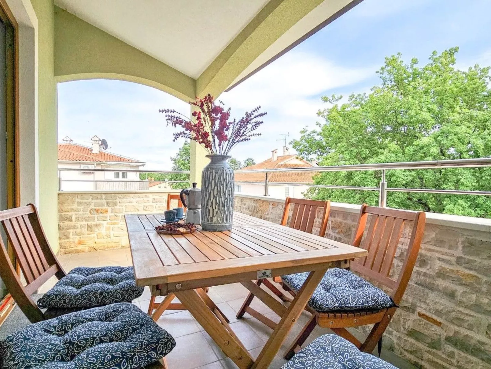 "Fabiola" mit Balkon - Draußen