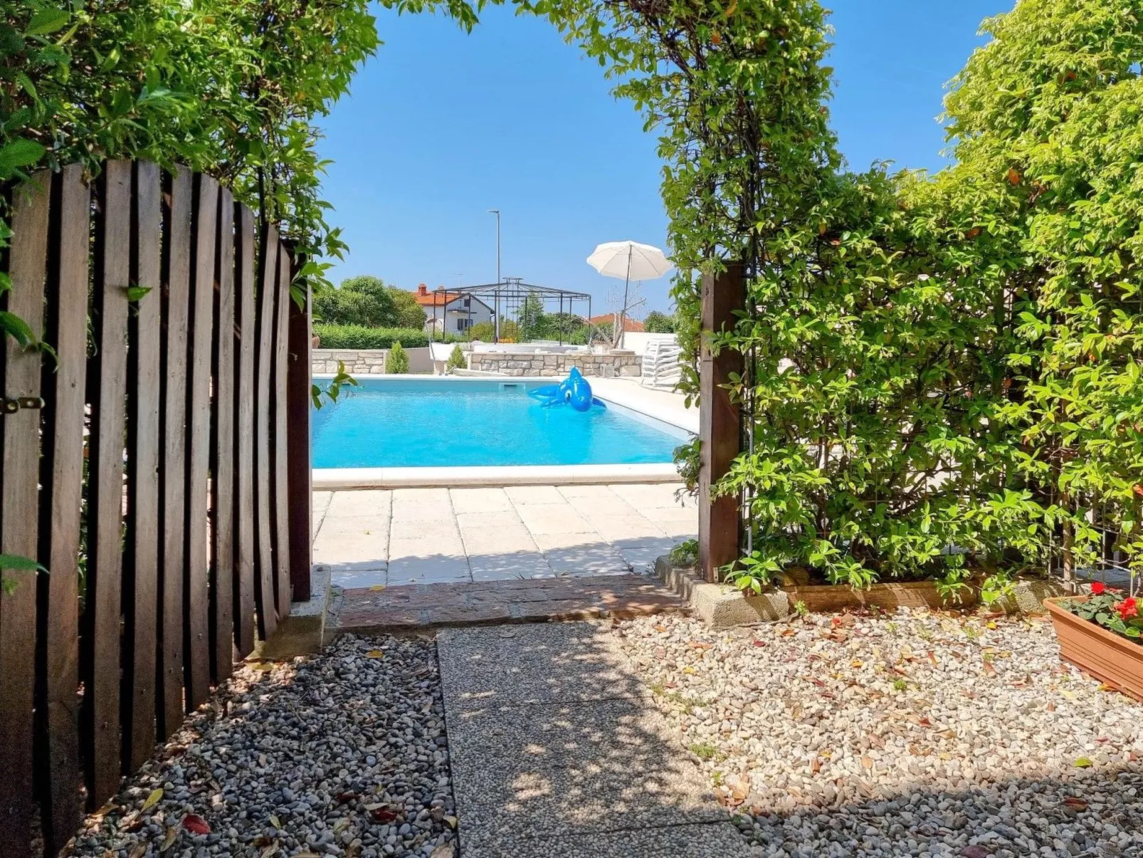 "Olimpia 3" mit Terrasse-Draußen