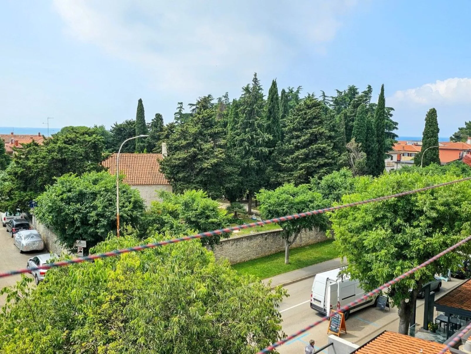 Wohnung im Zentrum mit einem Balkon-Draußen