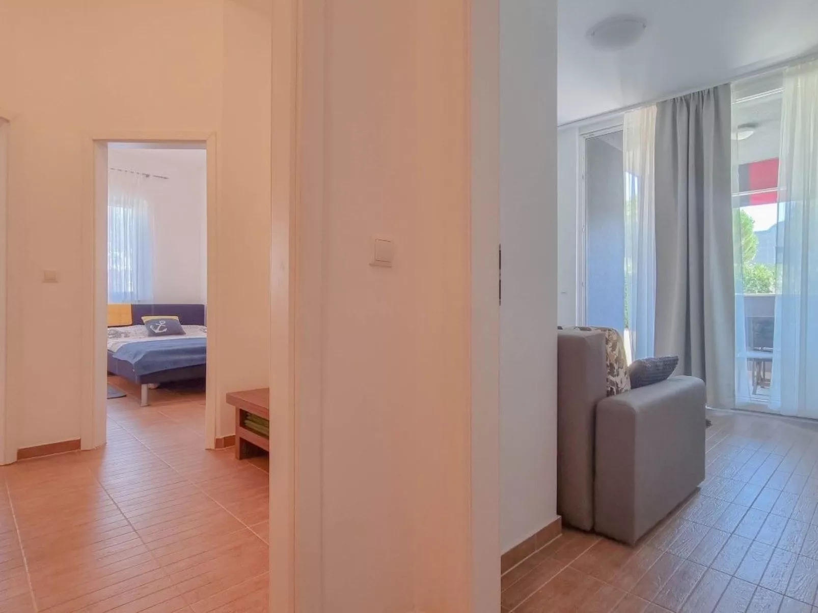 "Lea" mit Terrasse-Drinnen