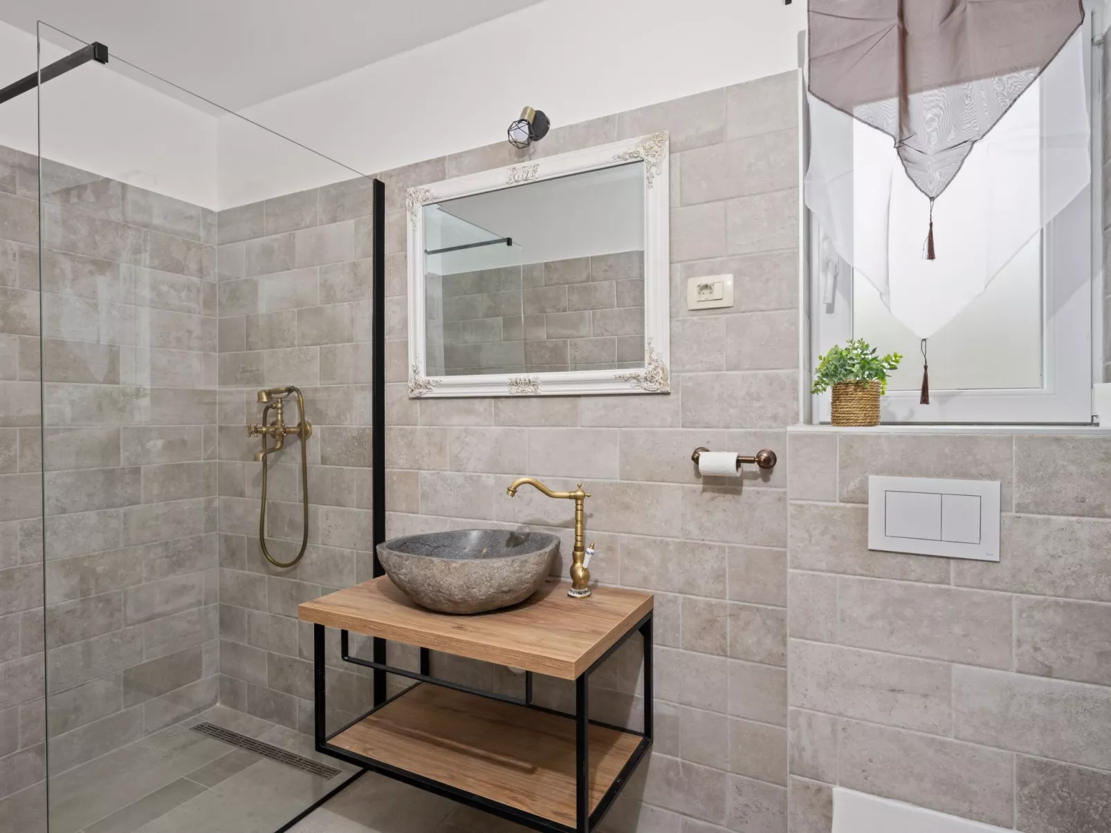 Villa Antonia-Drinnen