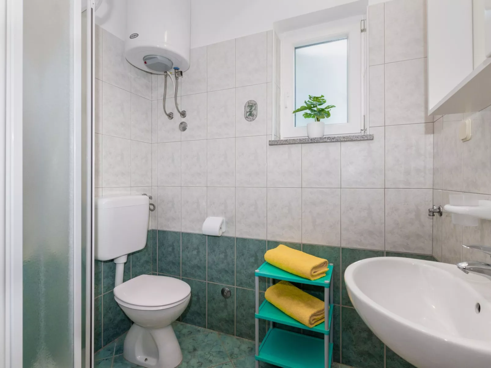 Am Südhang gelegen mit Meerblick-Drinnen