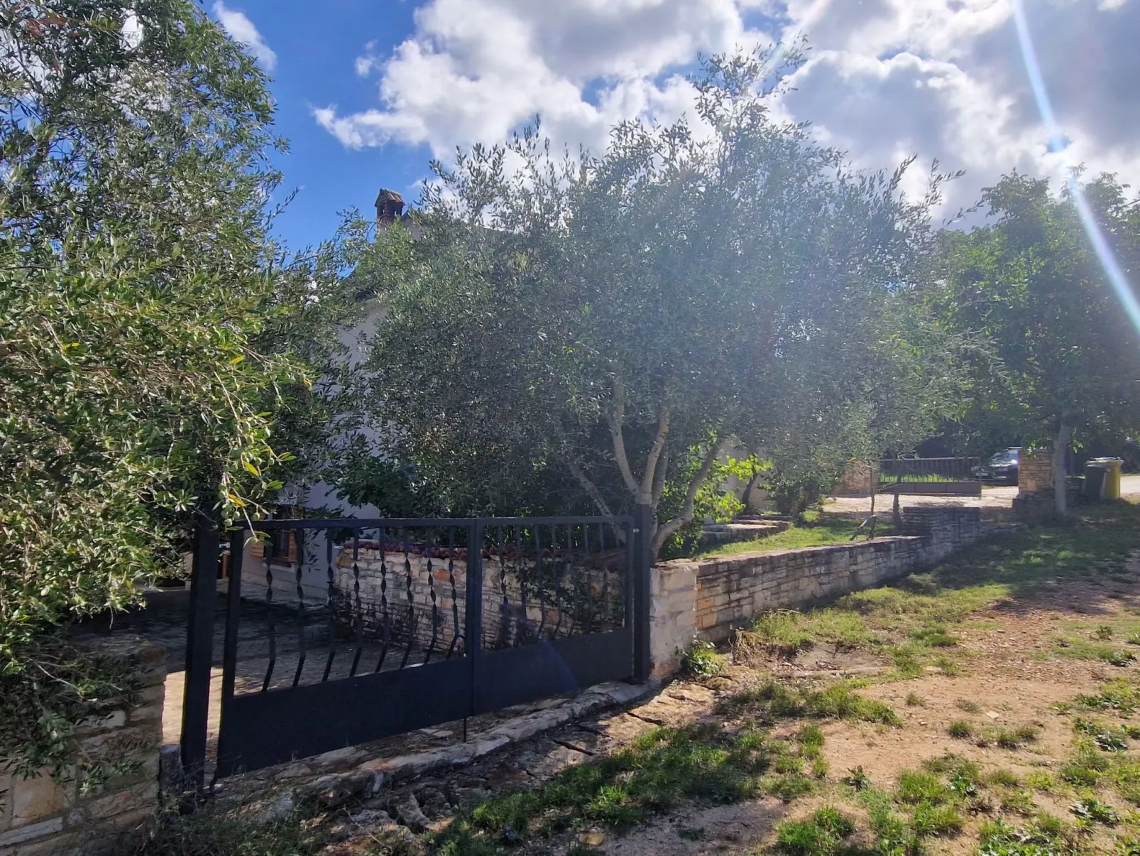 Freistehende Villa mit Garten und privatem Pool-Drinnen