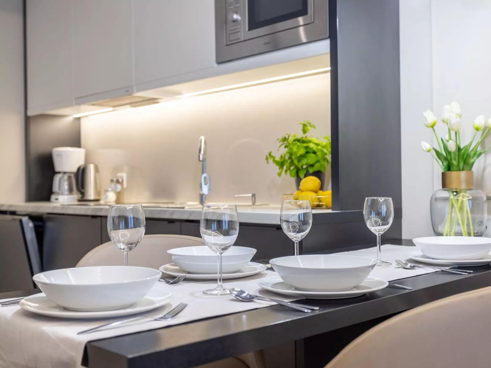 Stilvoll eingerichtete Ferienwohnung am Meer-Image-tags.info