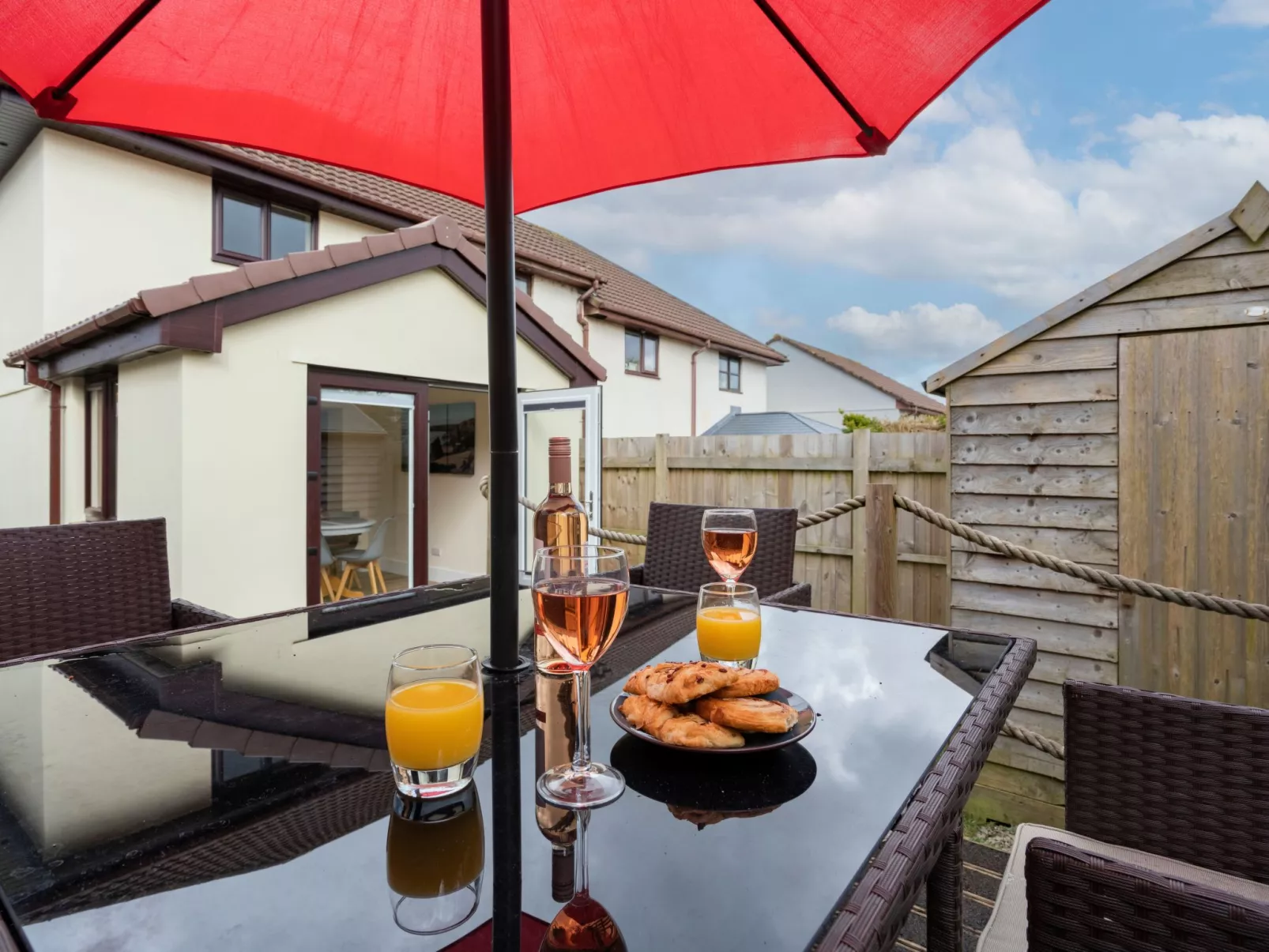 Wiesenanstieg-Draußen