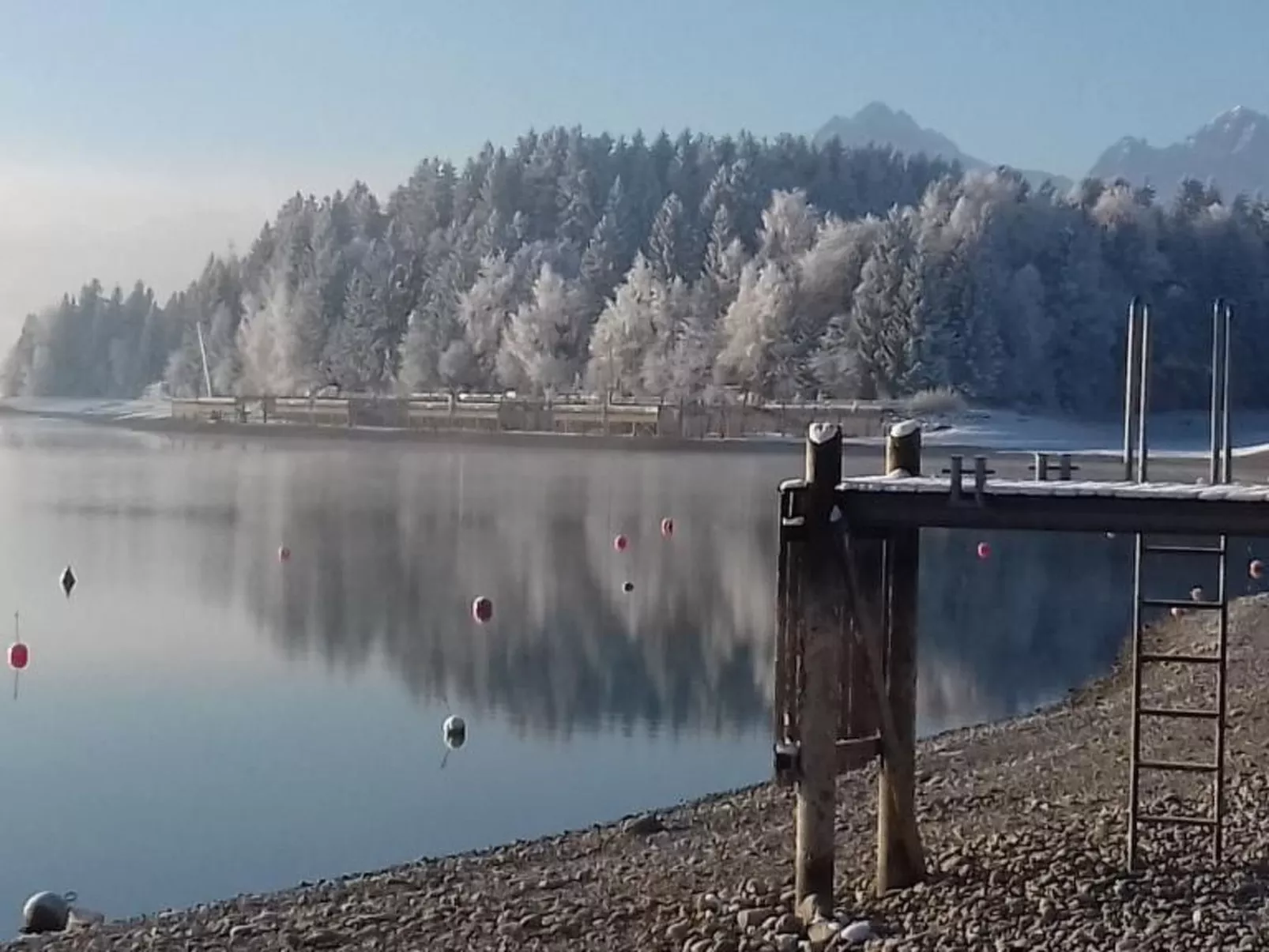 Landgut mit Blick auf das Wasser-Drinnen