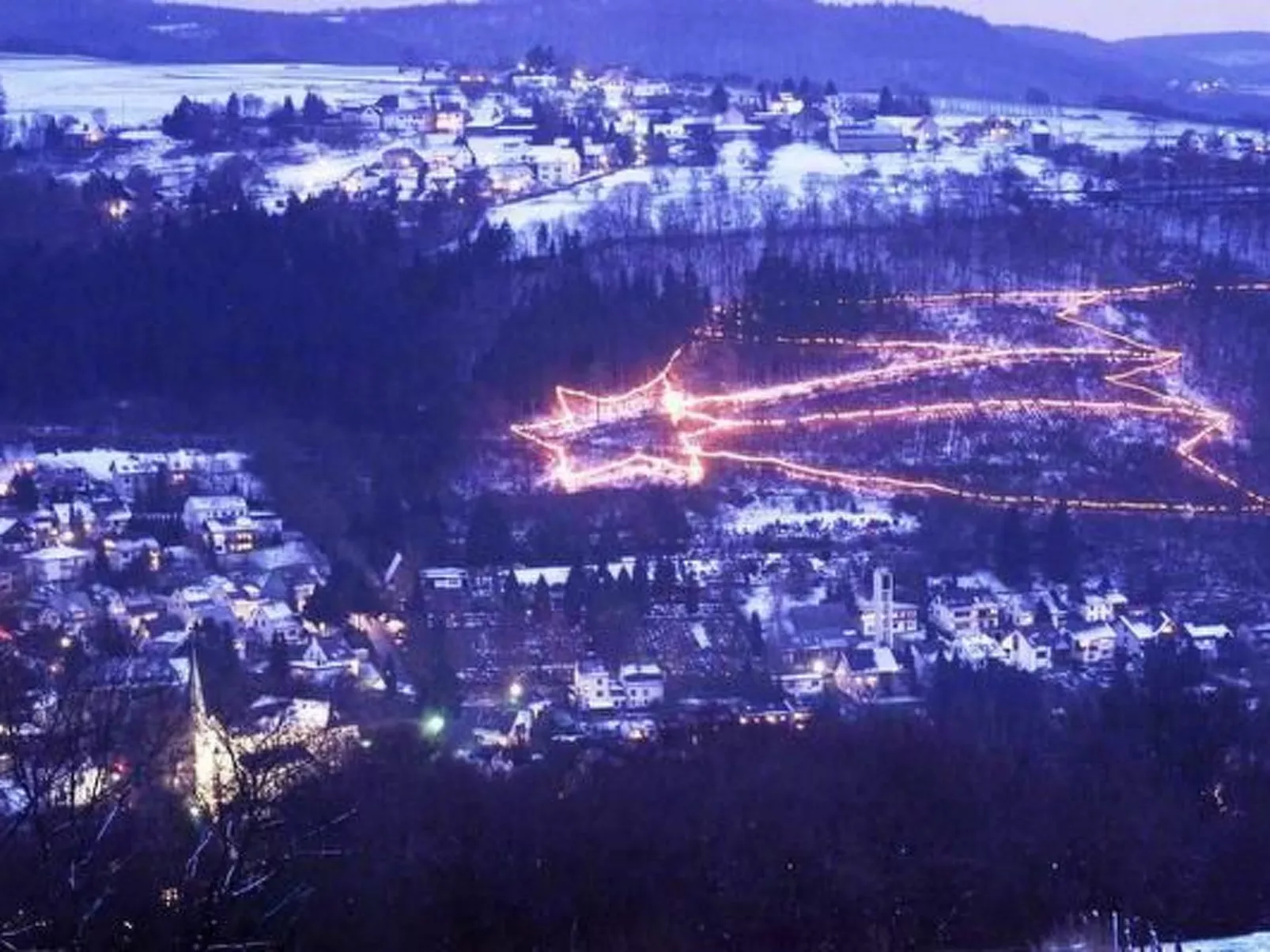 In Waldbreitbach mit Whirlpool-Drinnen