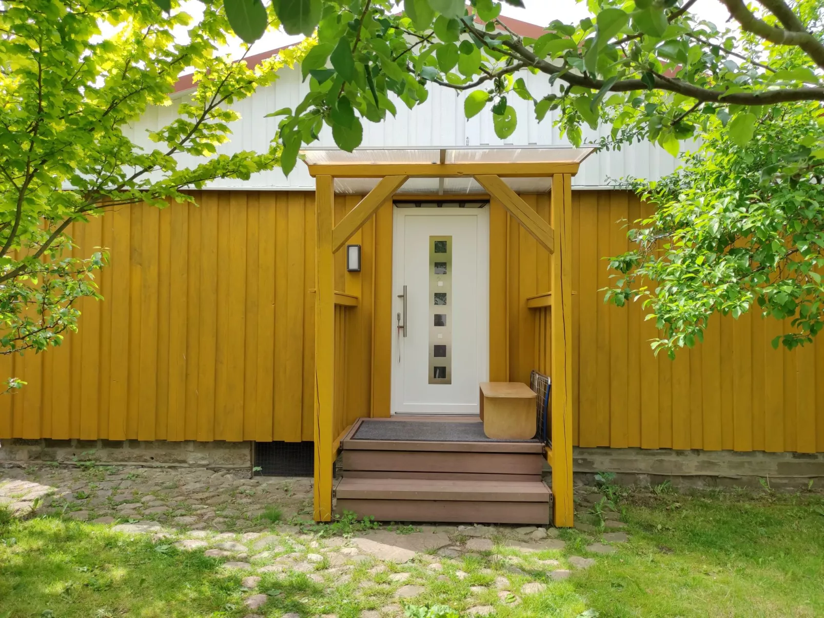 Janet Ratschkowski-Inside