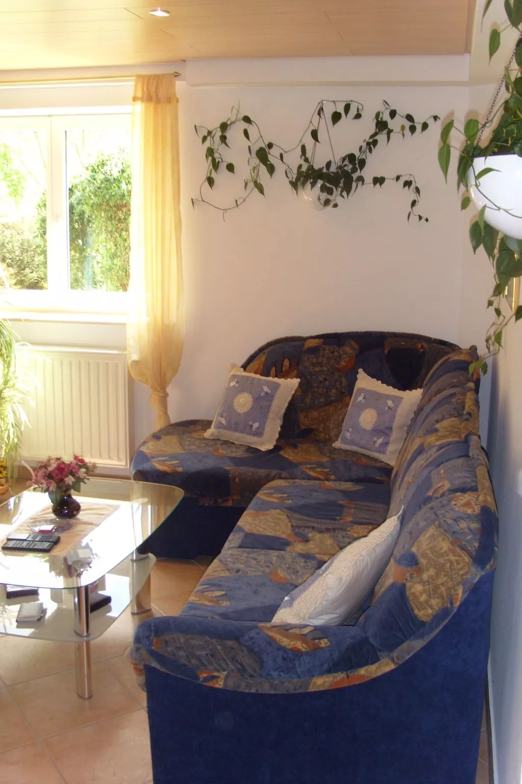 Mit Blick zur Wallfahrtskirche-Inside