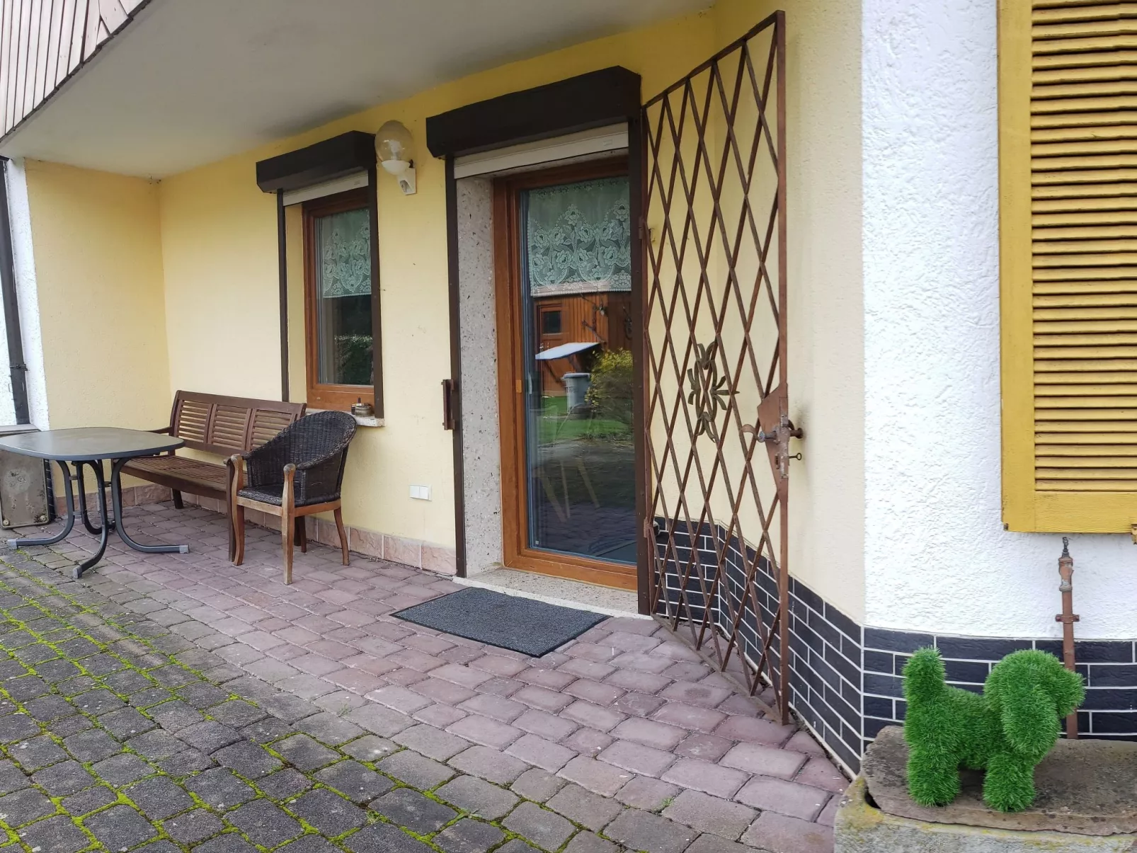 In ruhiger Lage-Dehors