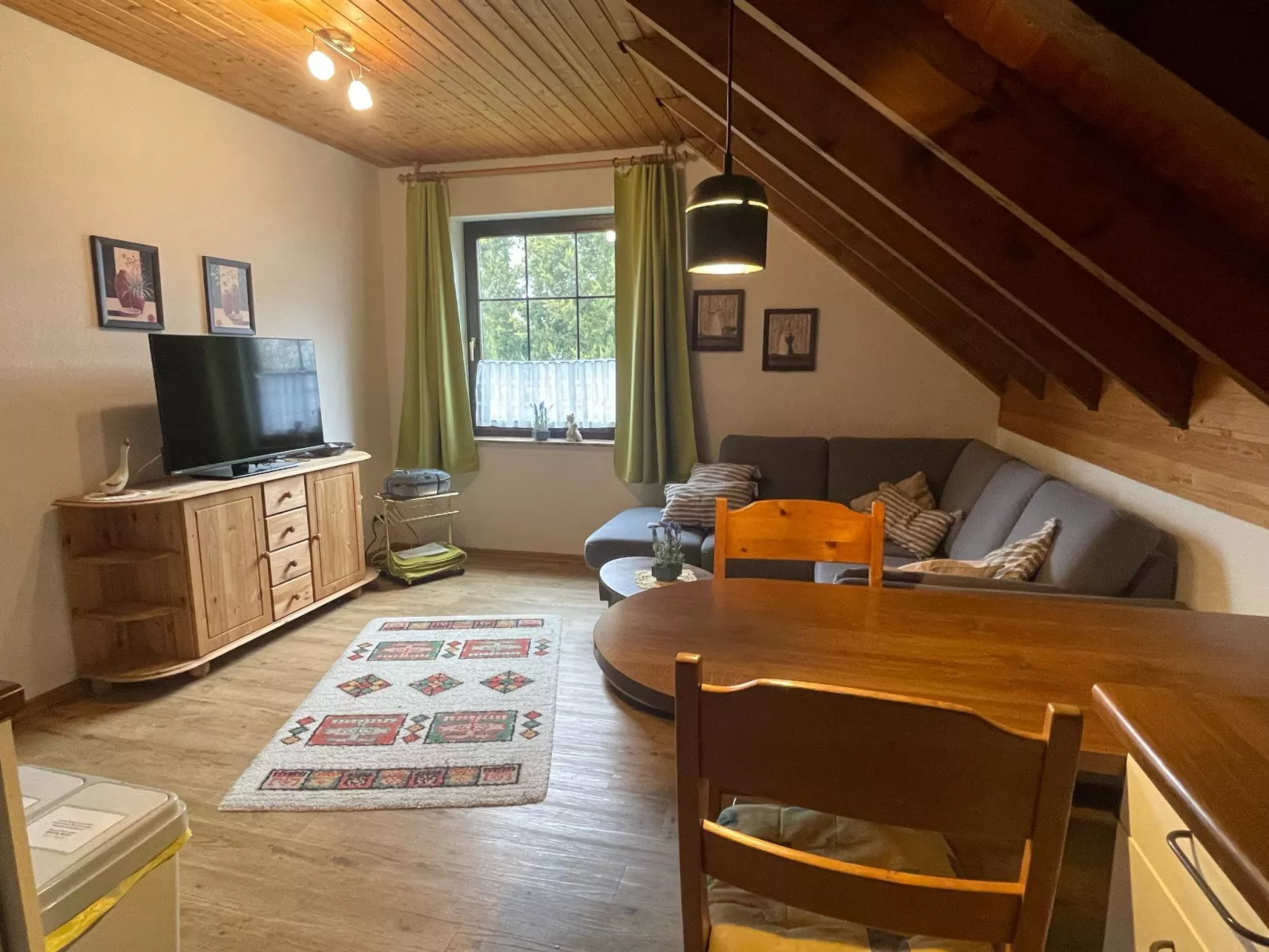 Ap. Istenberg-Inside