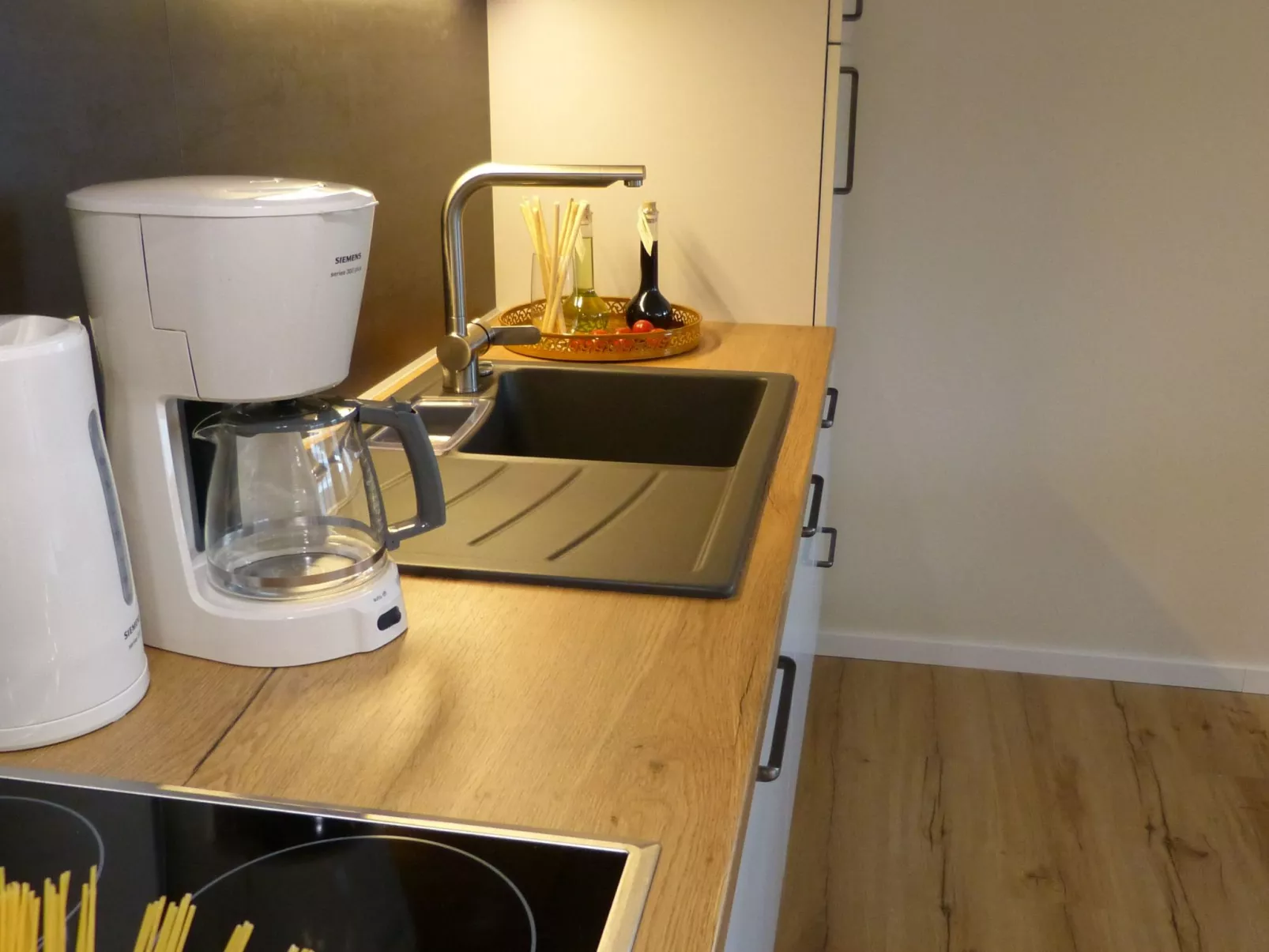 Moderne Wohnung mit Parkplatz und Rheinblick-Drinnen