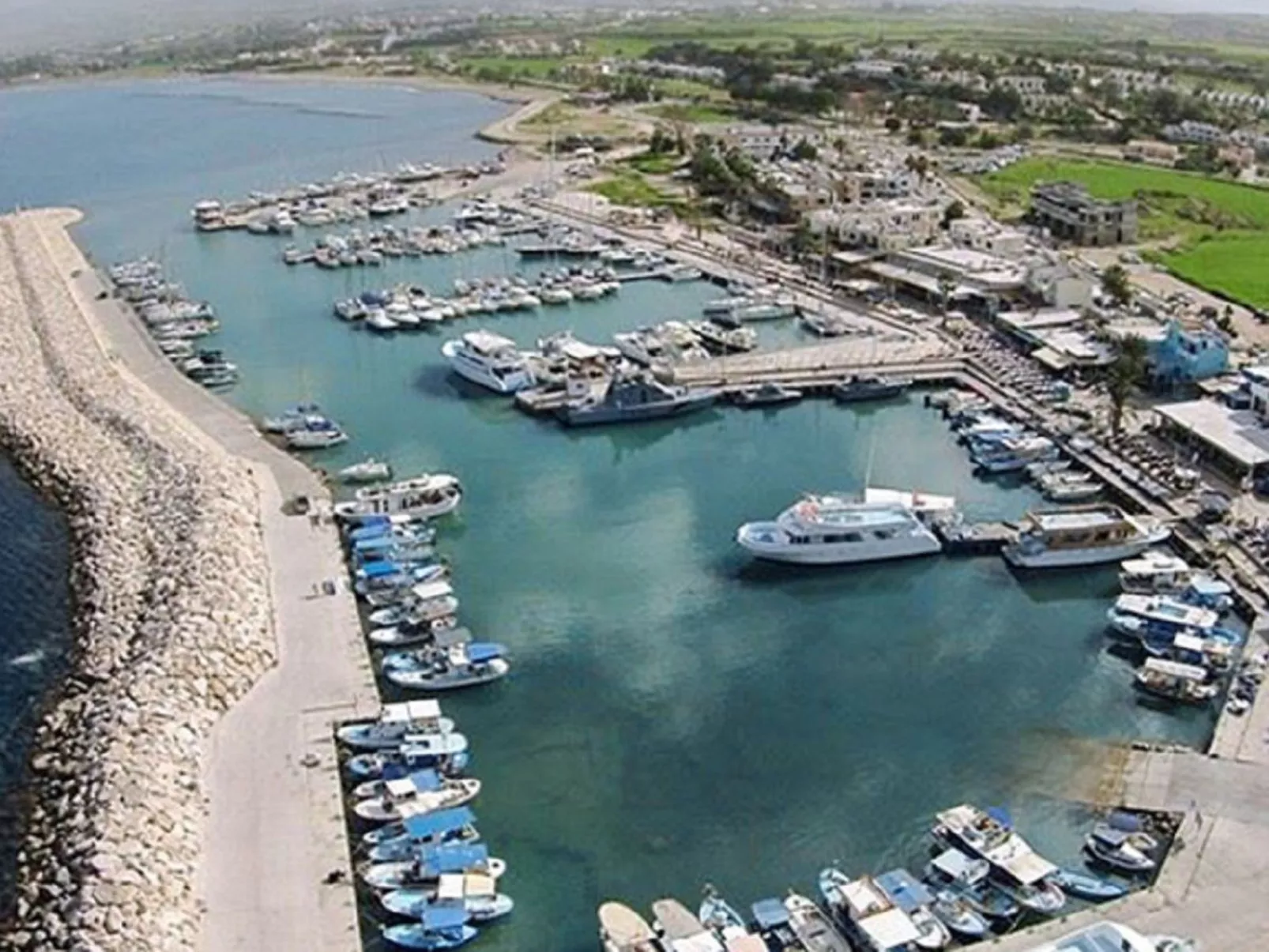 In Polis Chrysochous mit Offenem Kamin-Outside