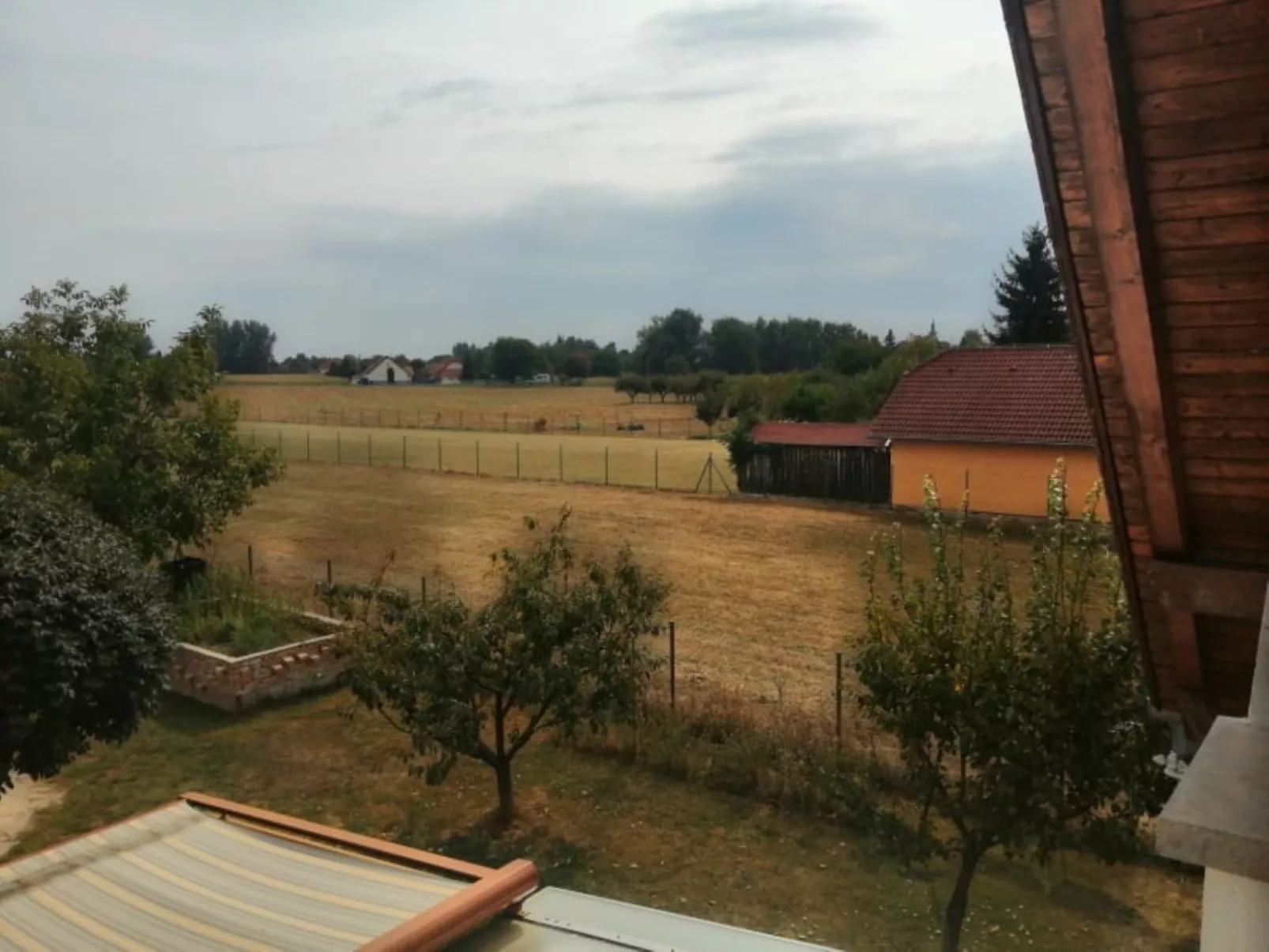 Schöne Ferienwohnung in ruhiger Lage-Dehors