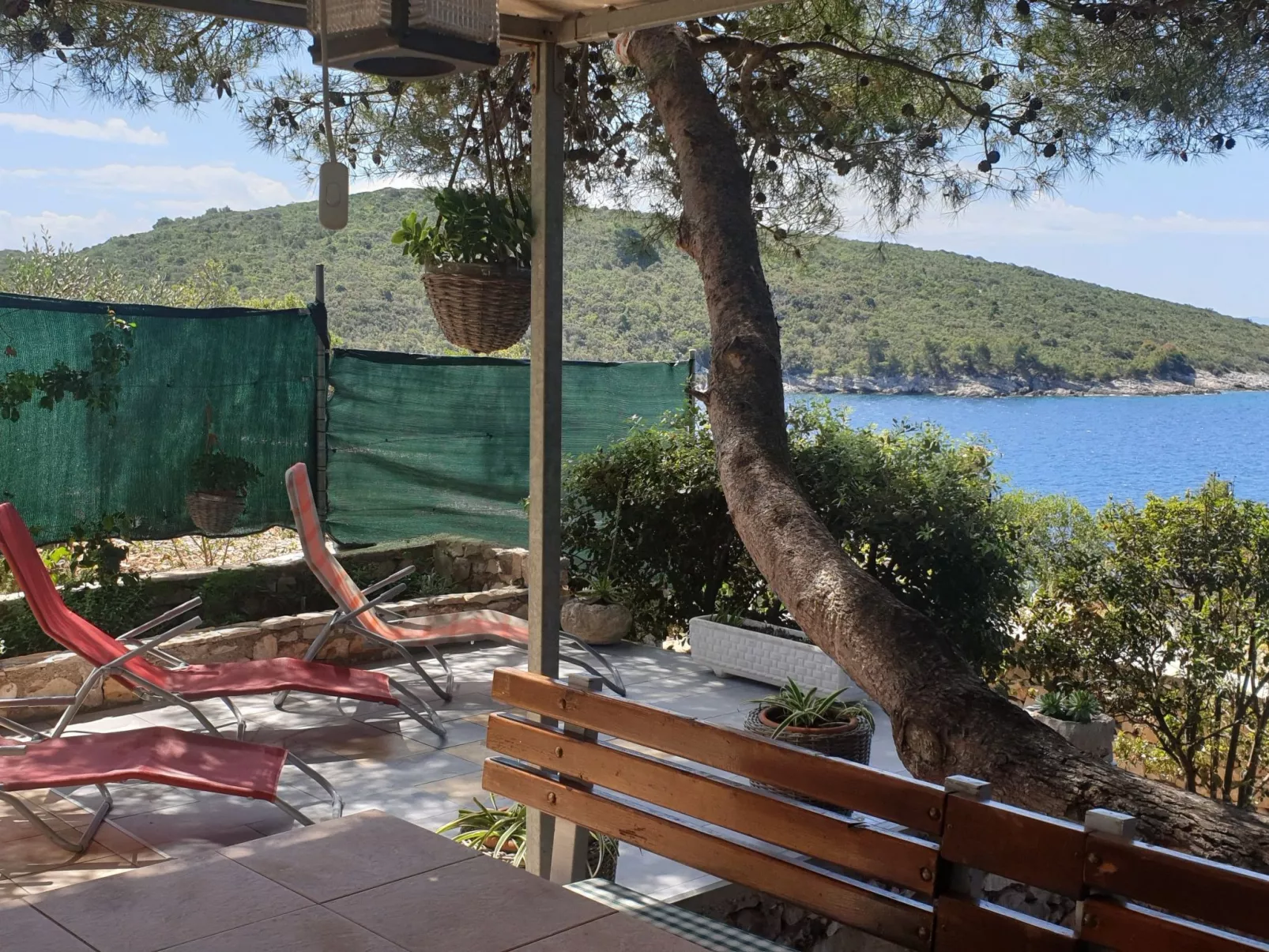 In Maslinica mit Großer Terrasse-Outside