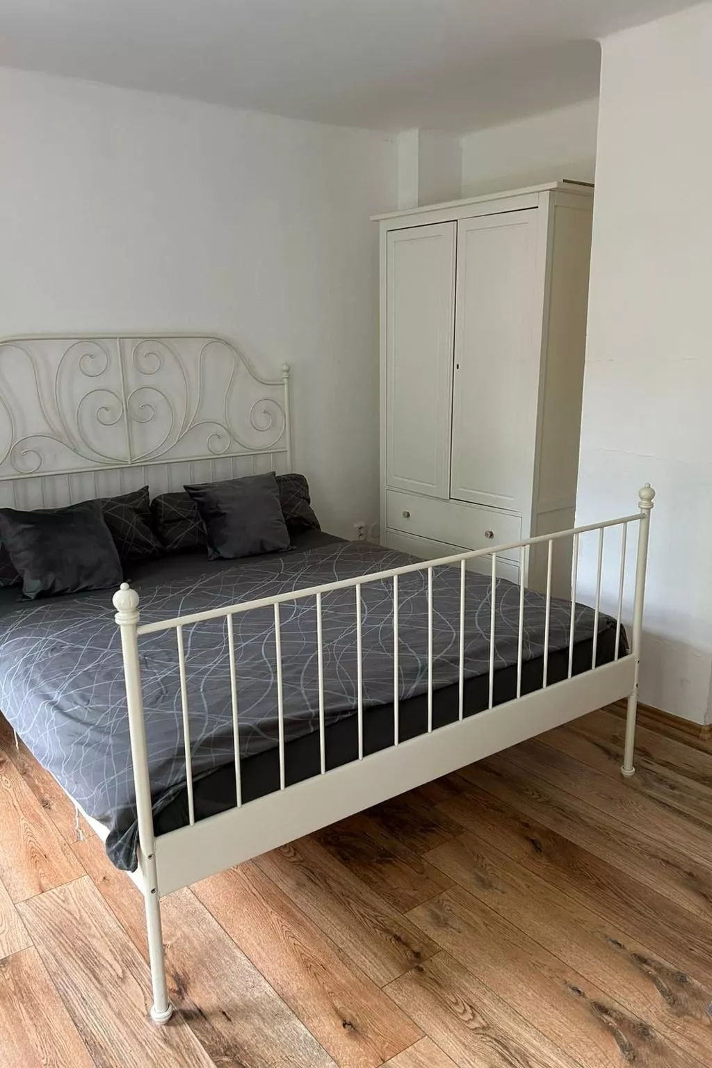 Traditionelles Haus, umgeben von Wäldern in Ralsko-Inside