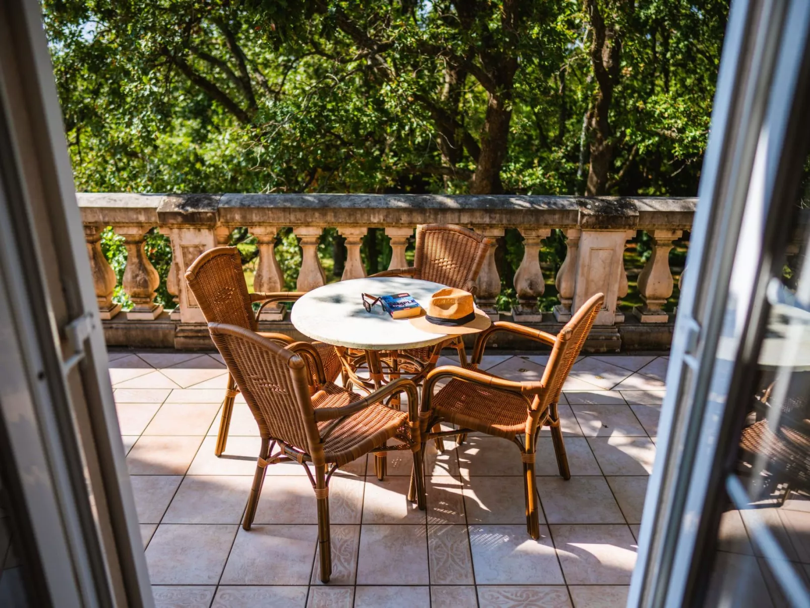 Traditionelles Steinhaus mit privatem beheiztem Pool-Drinnen