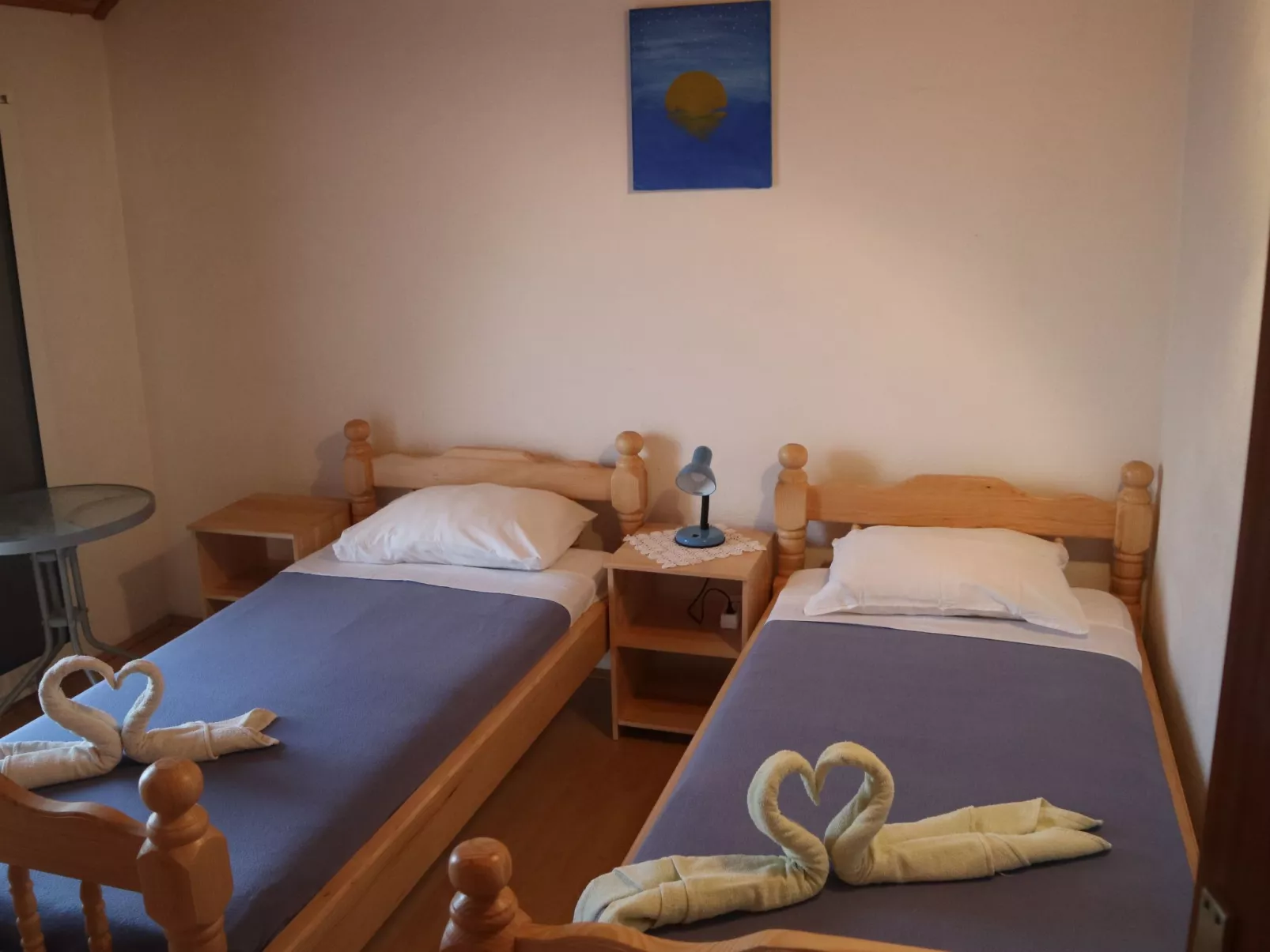 "Antun" am Strand-Dedans