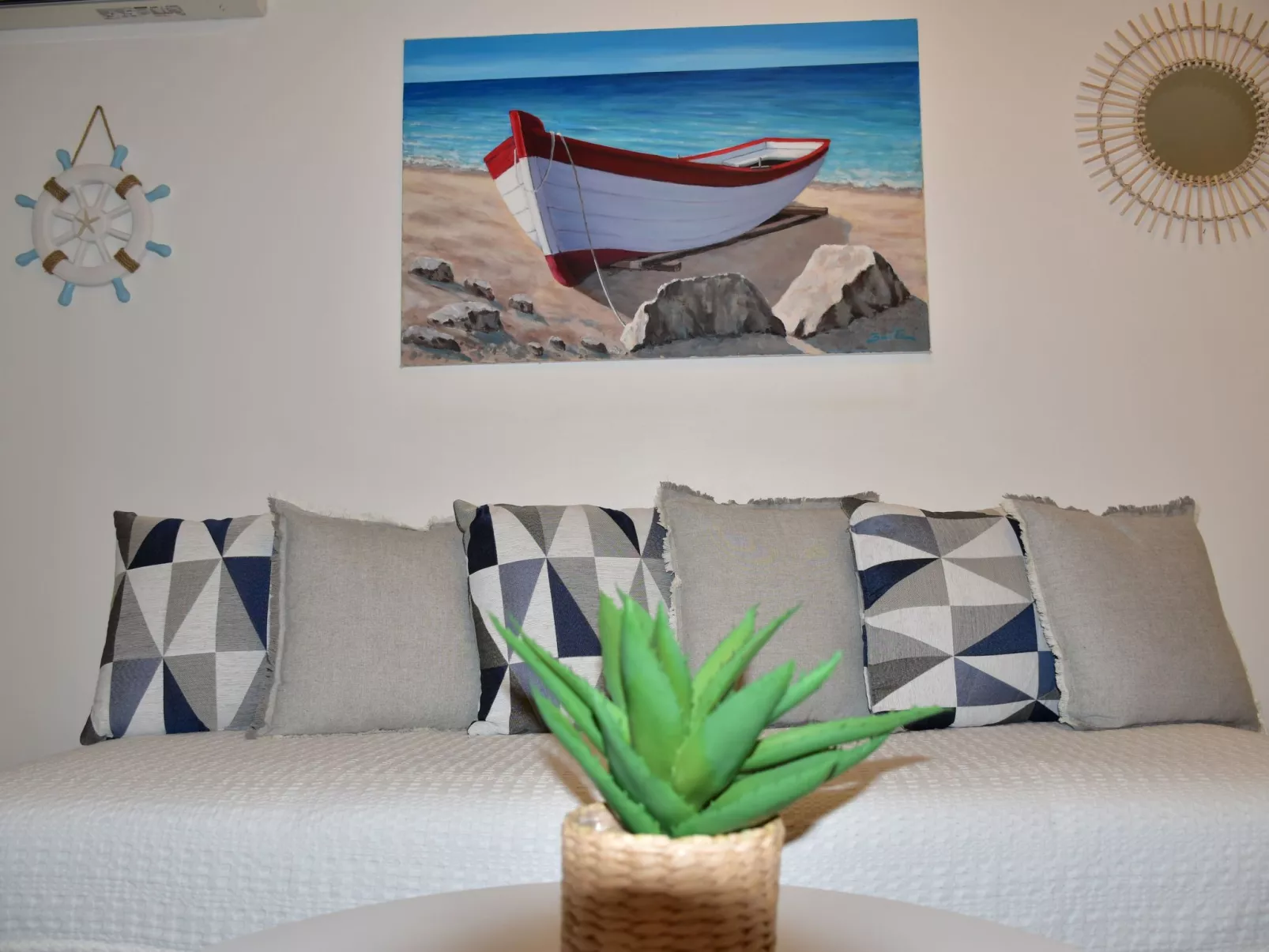 Mit Blick auf das Wasser-Inside