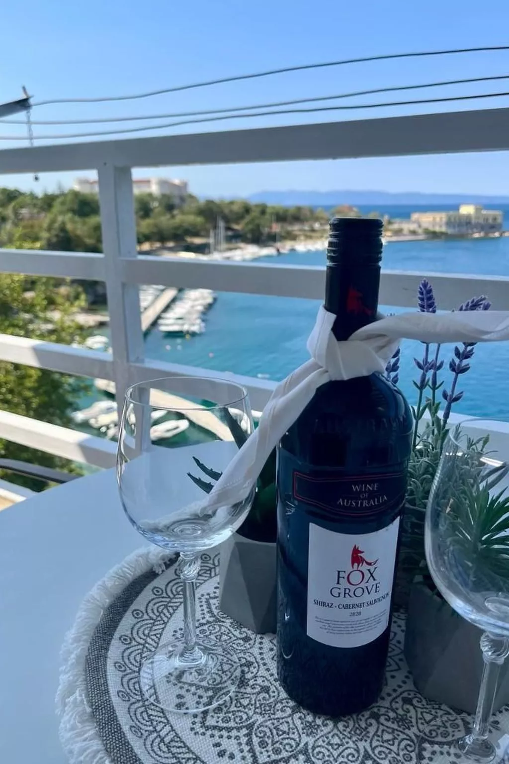 Wohnung mit Blick auf das Wasser-Dehors