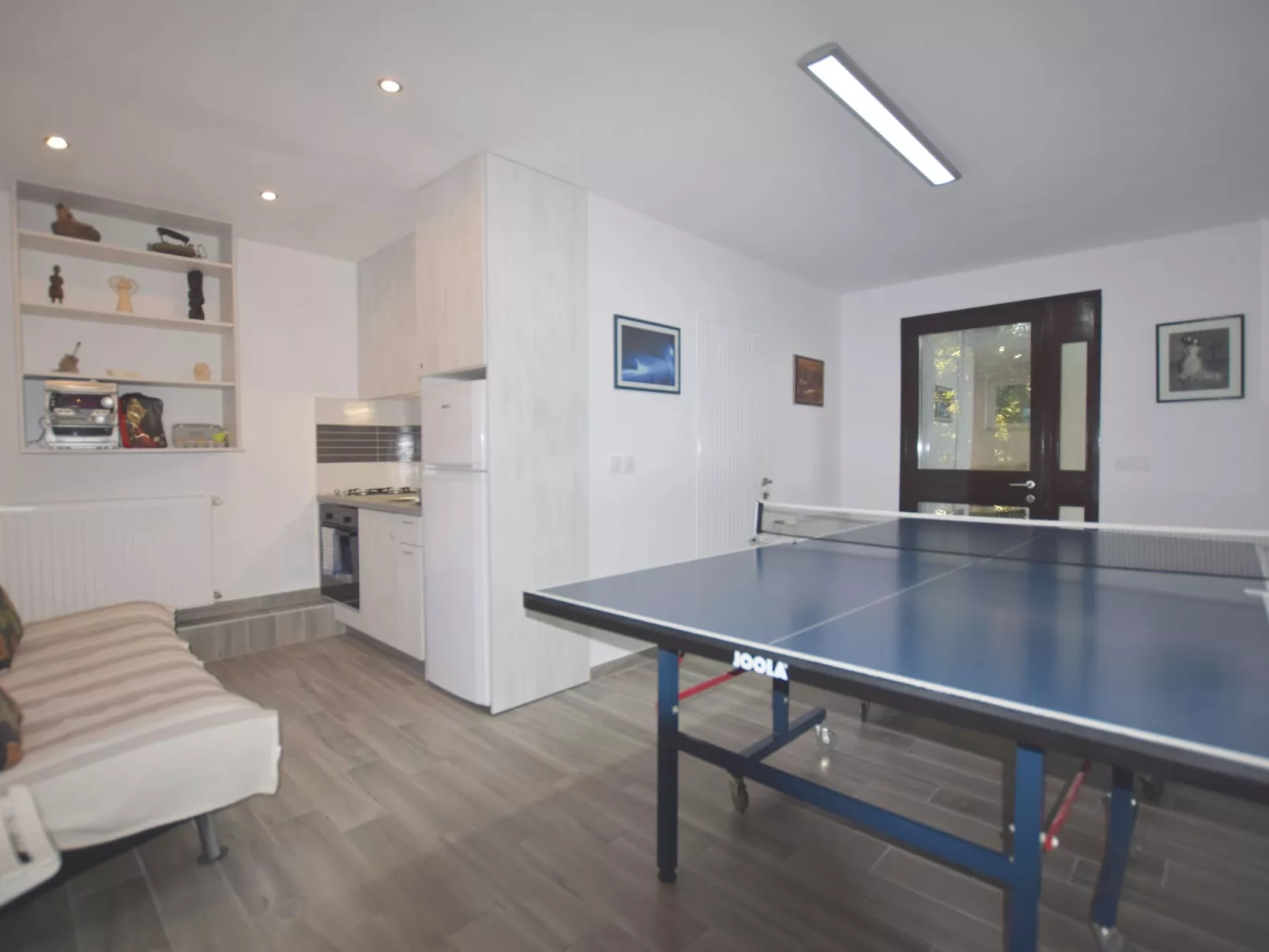 Mit Terrasse, Grill und Garten-Inside