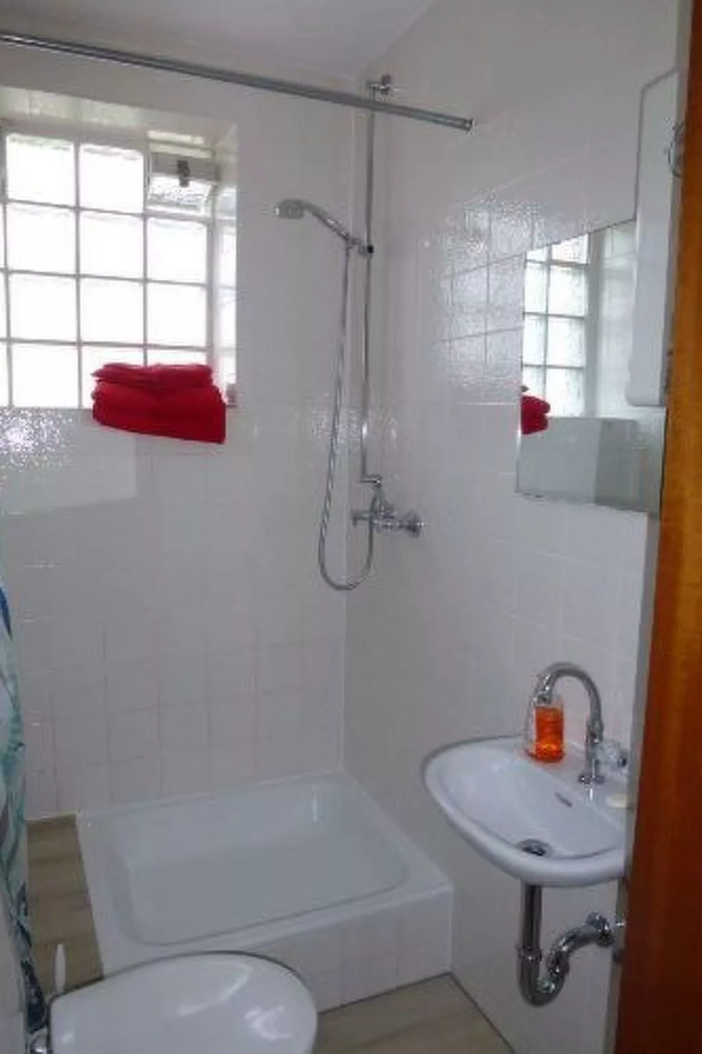 Mit eigenem Garten und Grill-Dedans