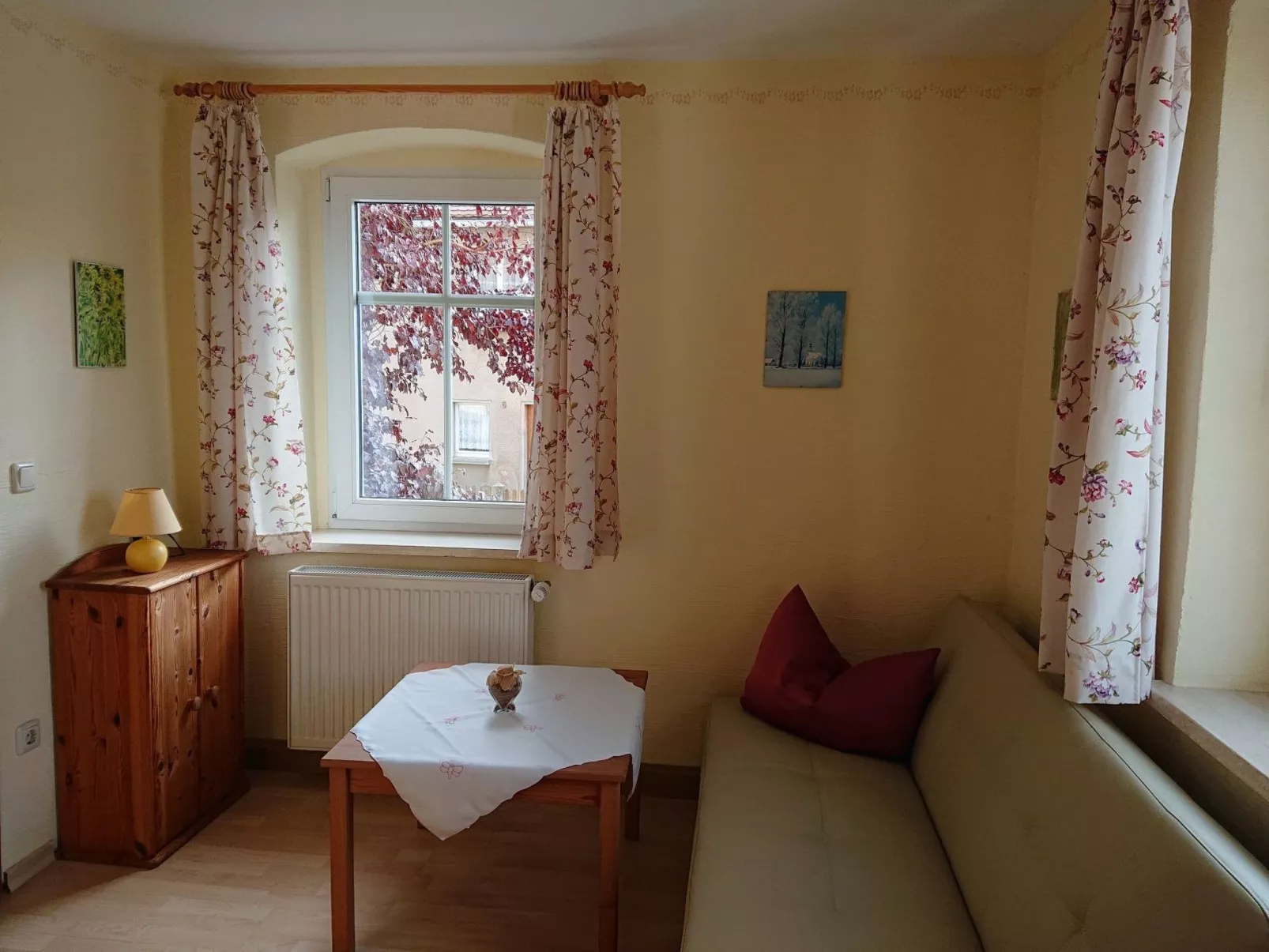 Mit Garten, Weinlaube und Aussenpool-Image-tags.info