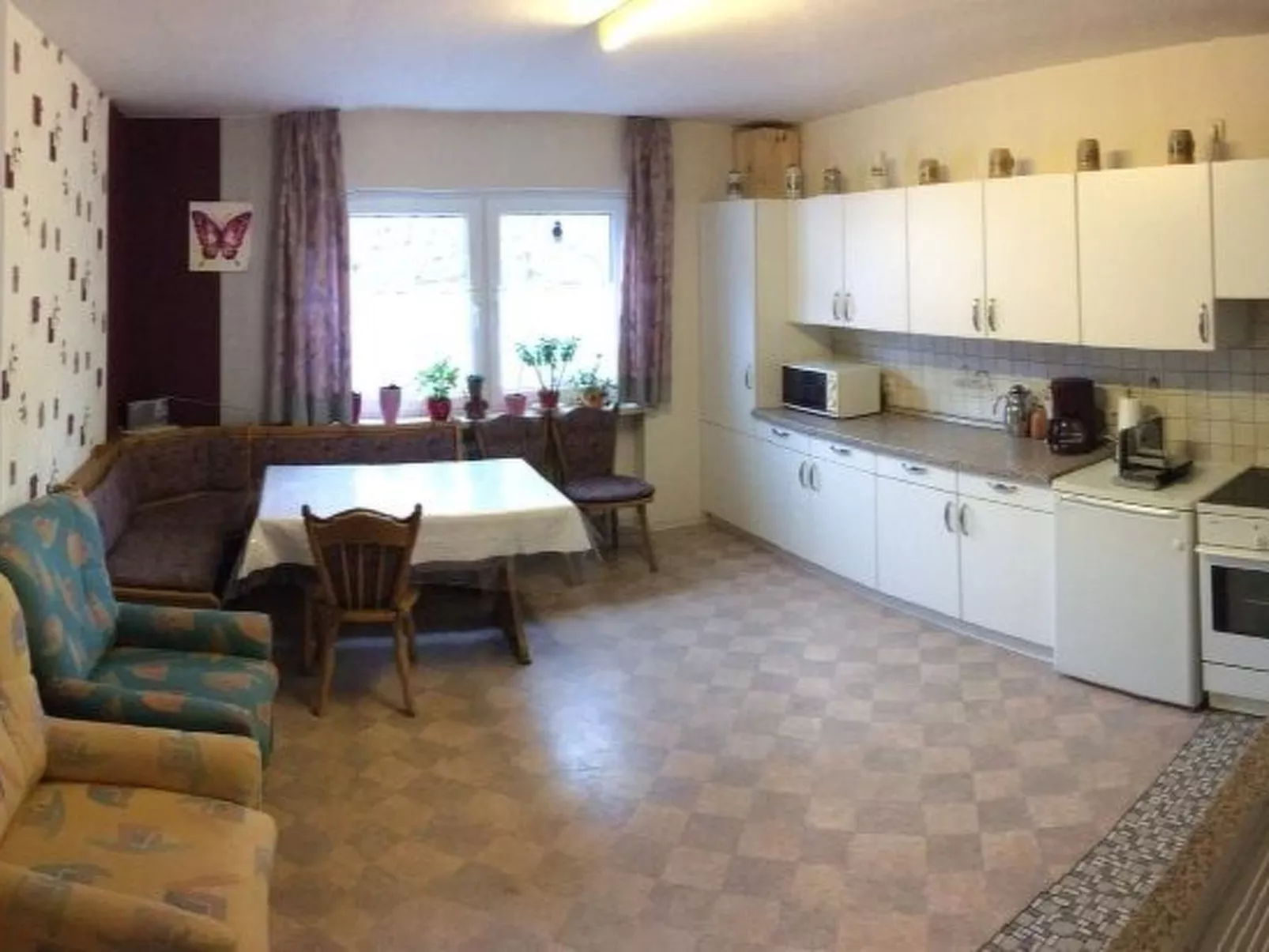 Große Ferienwohnung in Gosberg mit Terrasse, Garten und Grill-Drinnen