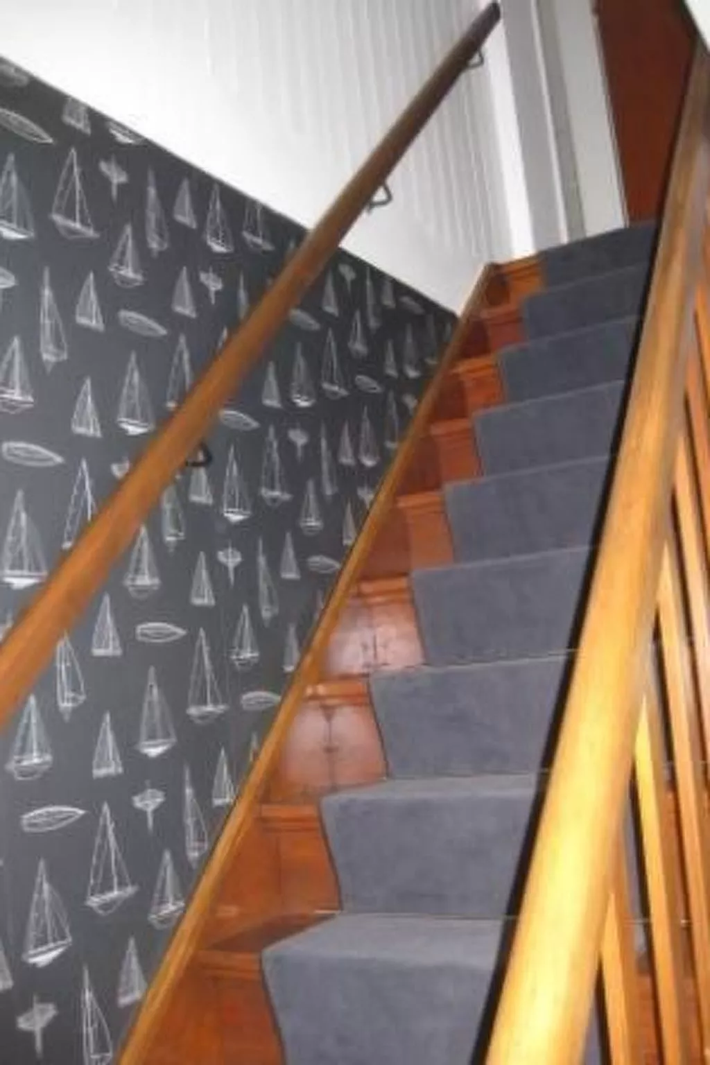 Mit Garten und Parkplatz-Drinnen