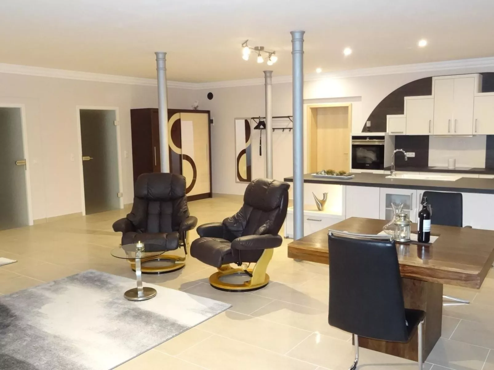 Modern eingerichtete Suite mit Terrasse-Inside