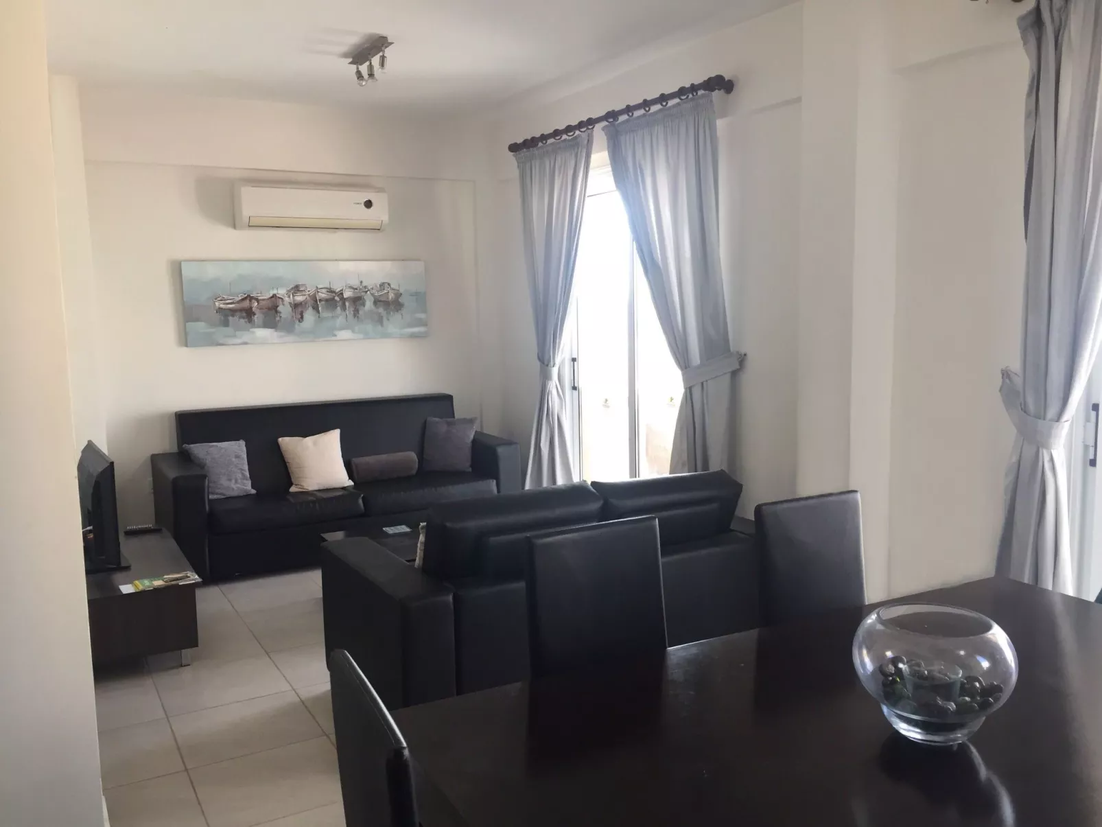 Modernes Ferienhaus mit Pool in Tremithousa-Inside