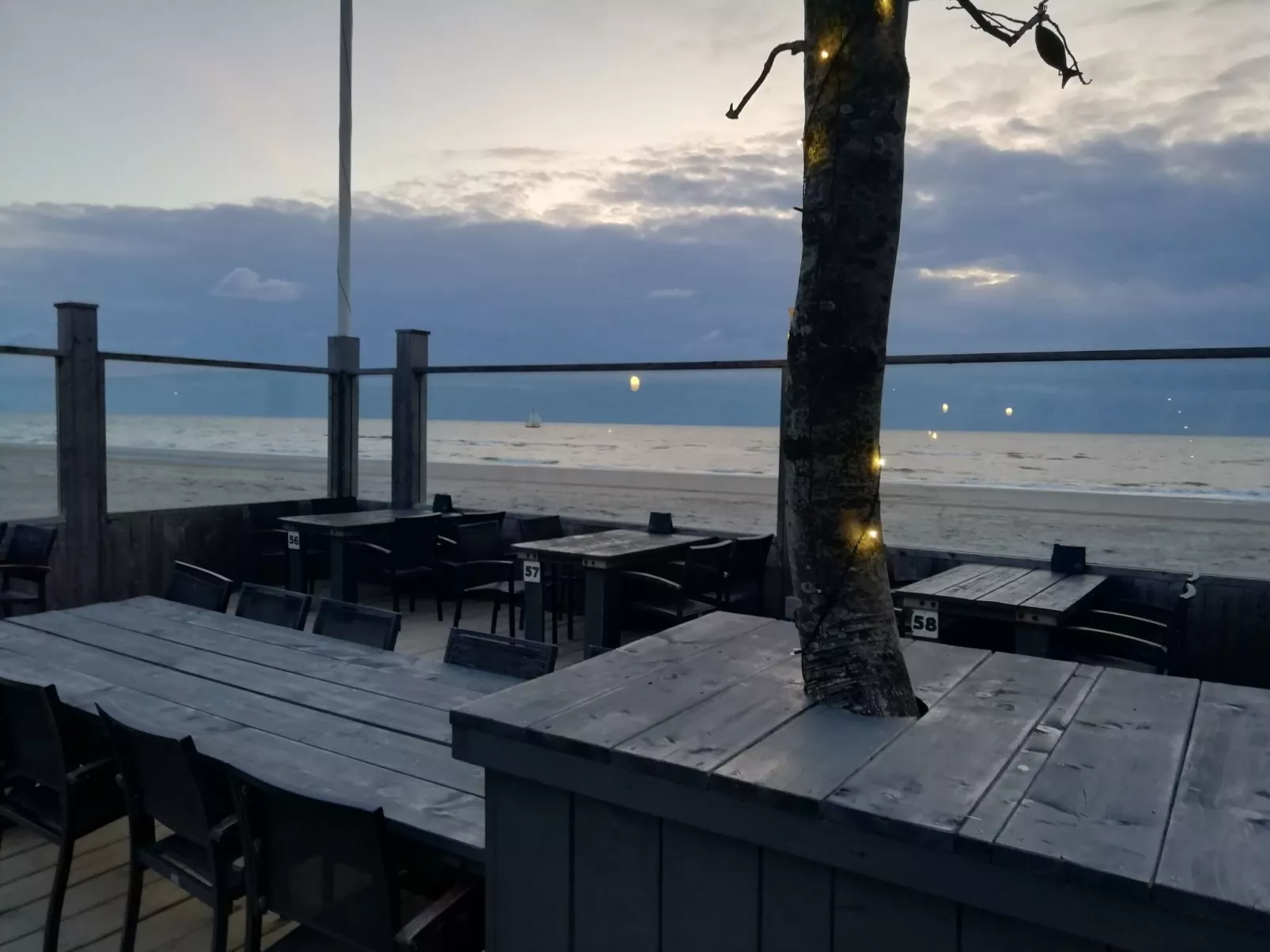 Mit Terrasse-Drinnen