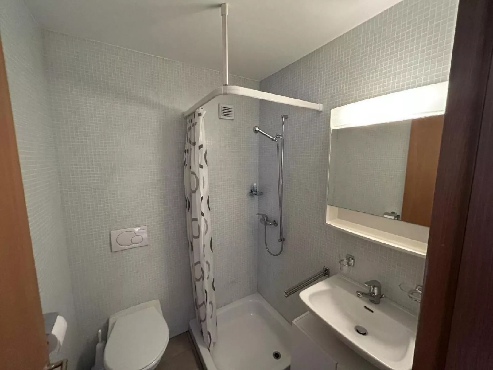 Einzimmerwohnung mit Bergblick-Image-tags.info