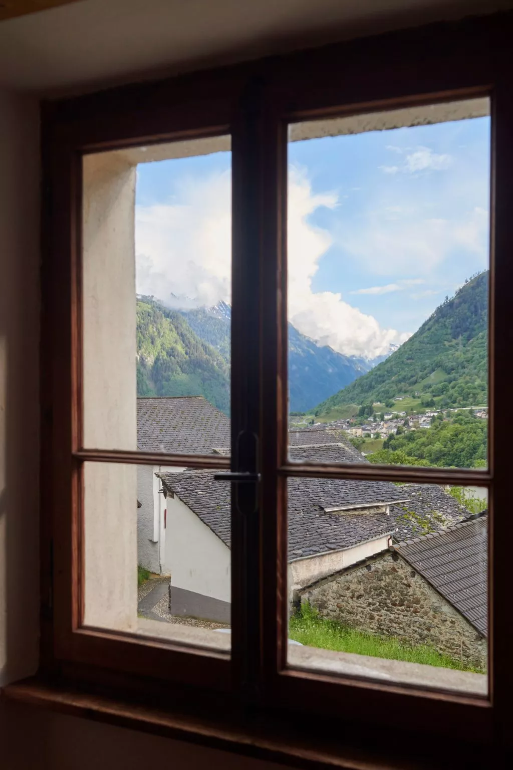 Waterfall House-Dedans