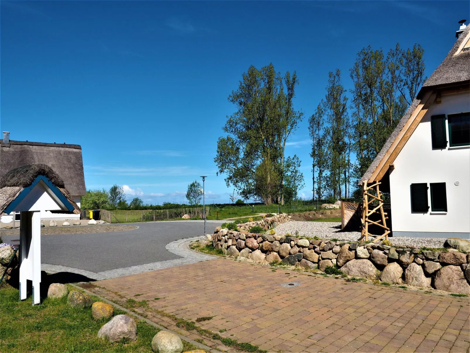 Traumhafte Reetdach-Doppelhaushälfte mit Garten-Inside
