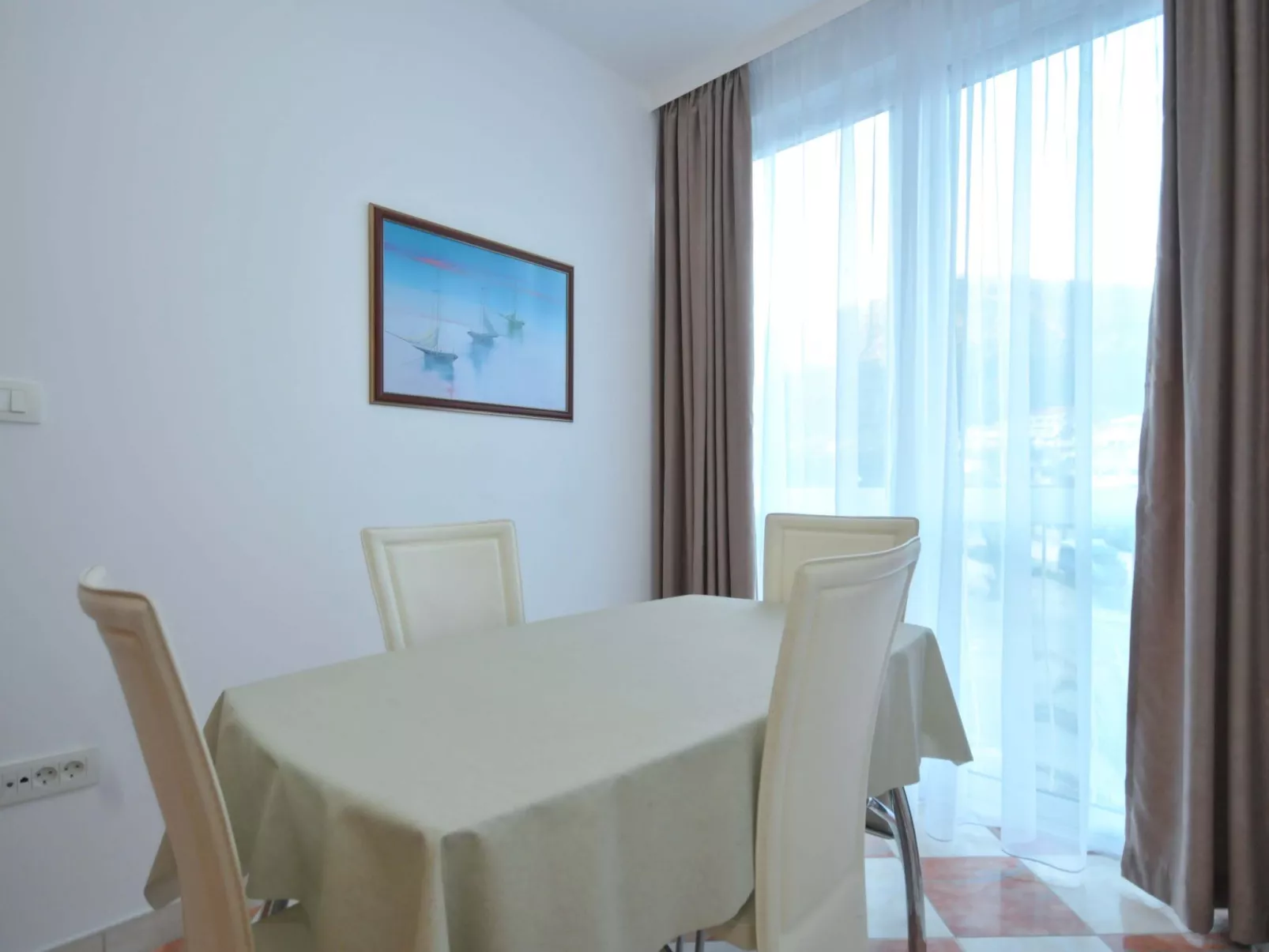 Charmante Wohnung in Centar mit französischem Balkon-Inside