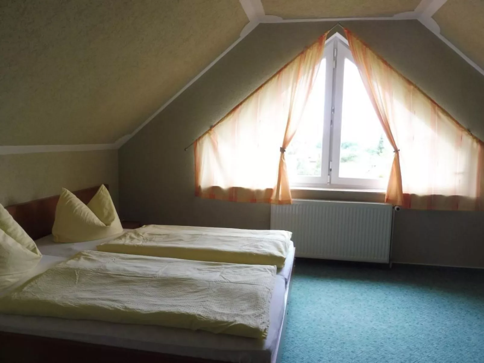 Nette Wohnung mit Garten, Grill und Pool-Drinnen