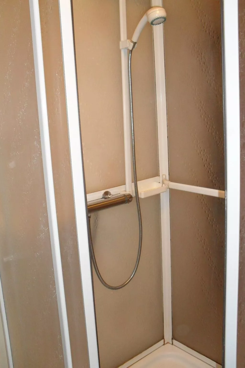 Geräumiges Ferienhaus für Konsum-Aussteiger-Drinnen