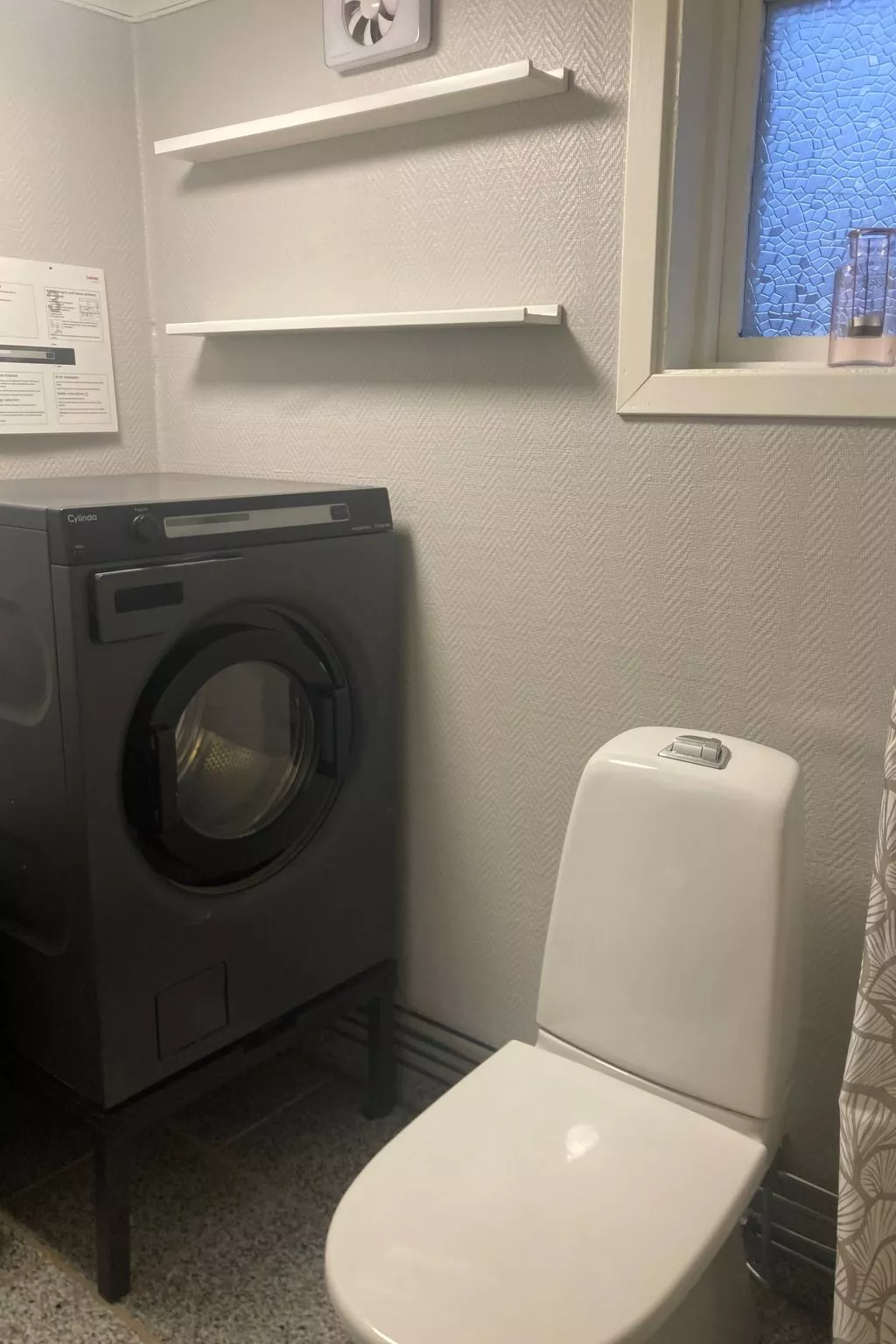 Charmantes Holzhaus mit eigenem Ruderboot-Inside