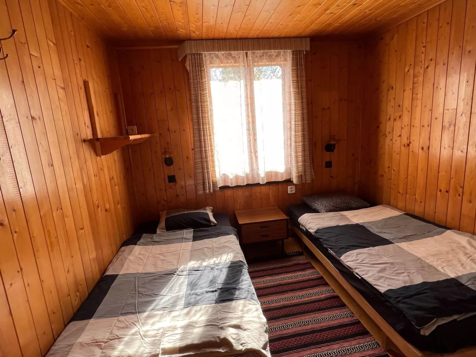 Chalet in der Nähe des Sees 3 Minuten zu Fuß entfernt-Dedans