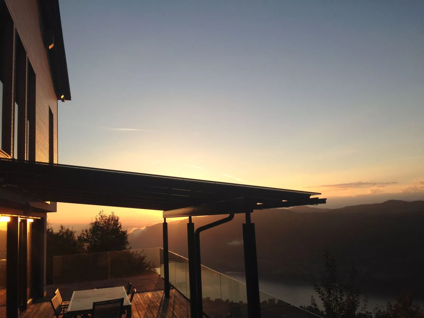 Freistehendes Ferienhaus mit Blick auf den See-Outside